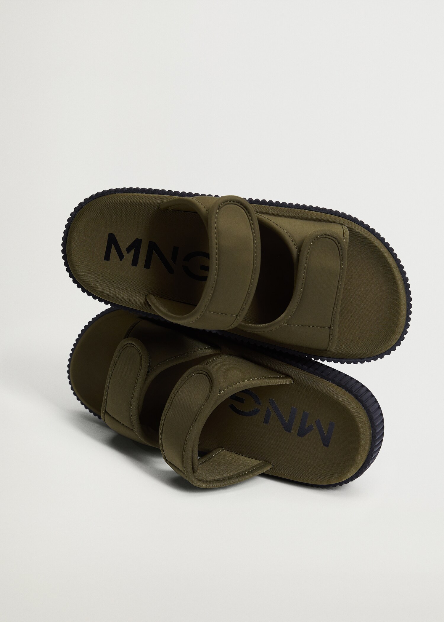 Sandalia tiras velcro - Plano medio