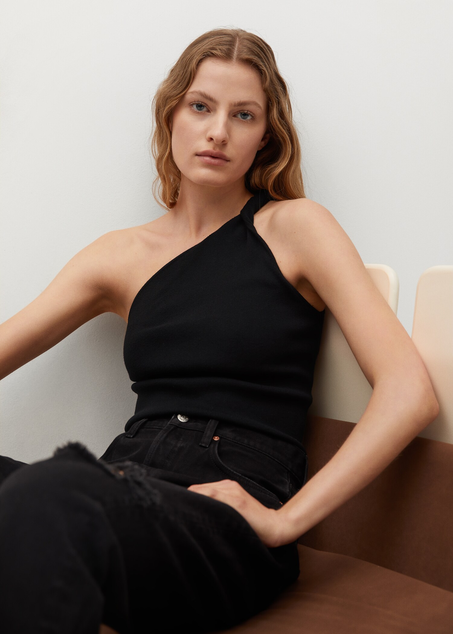Asymmetric design top - Details of the article 2