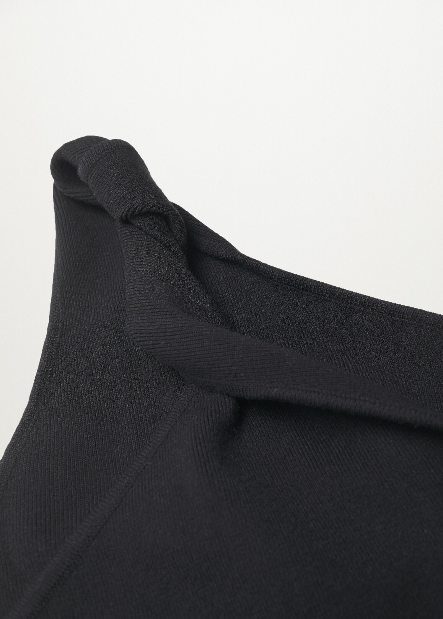 Asymmetric design top - Details of the article 8