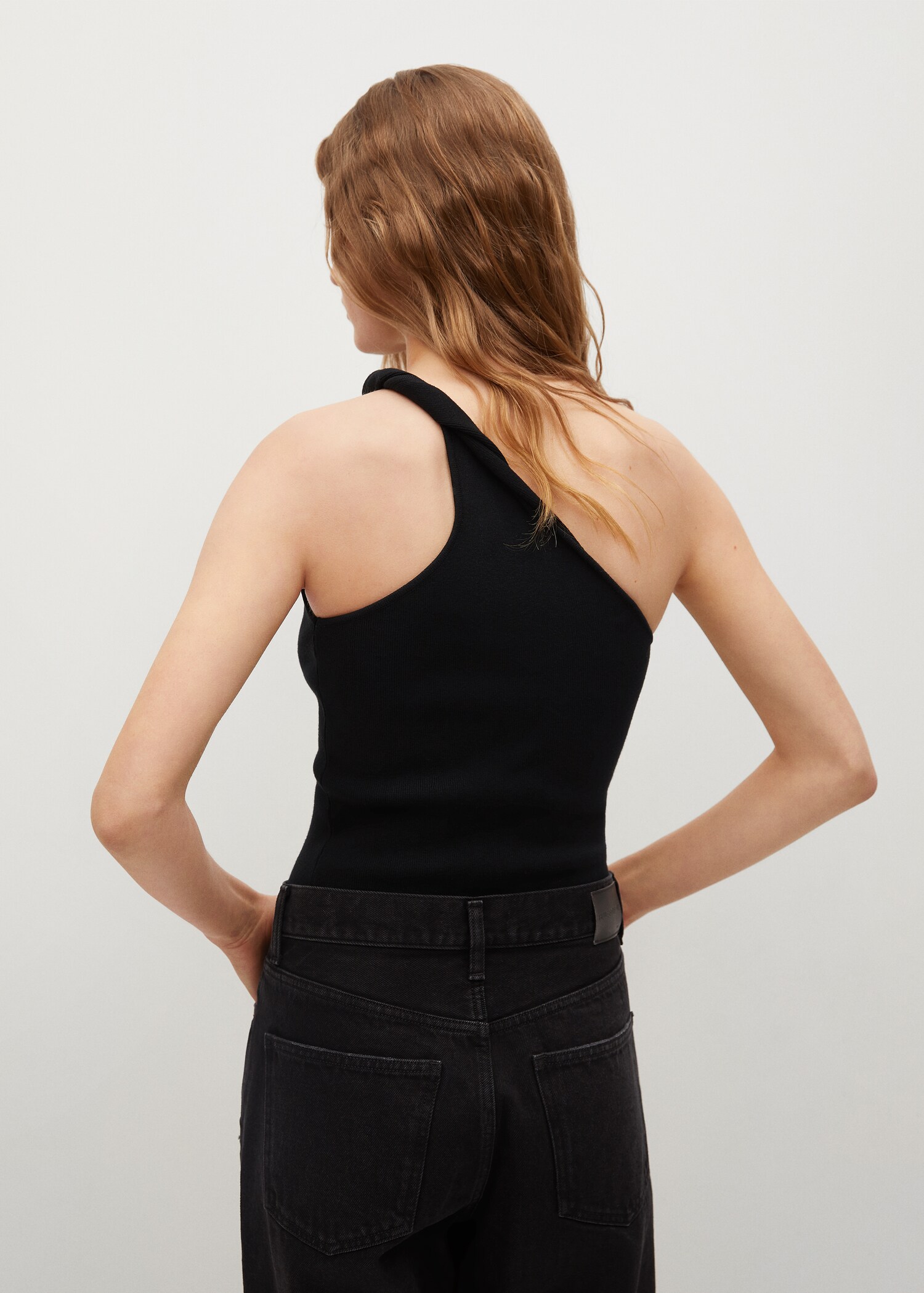 Asymmetric design top - Reverse of the article