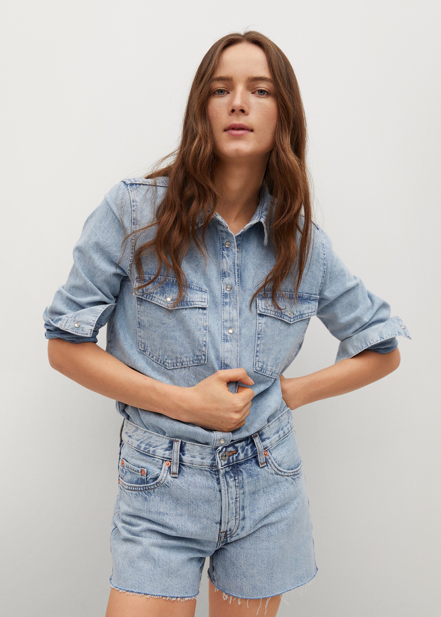 Mini shorts with frayed hem - Details of the article 1