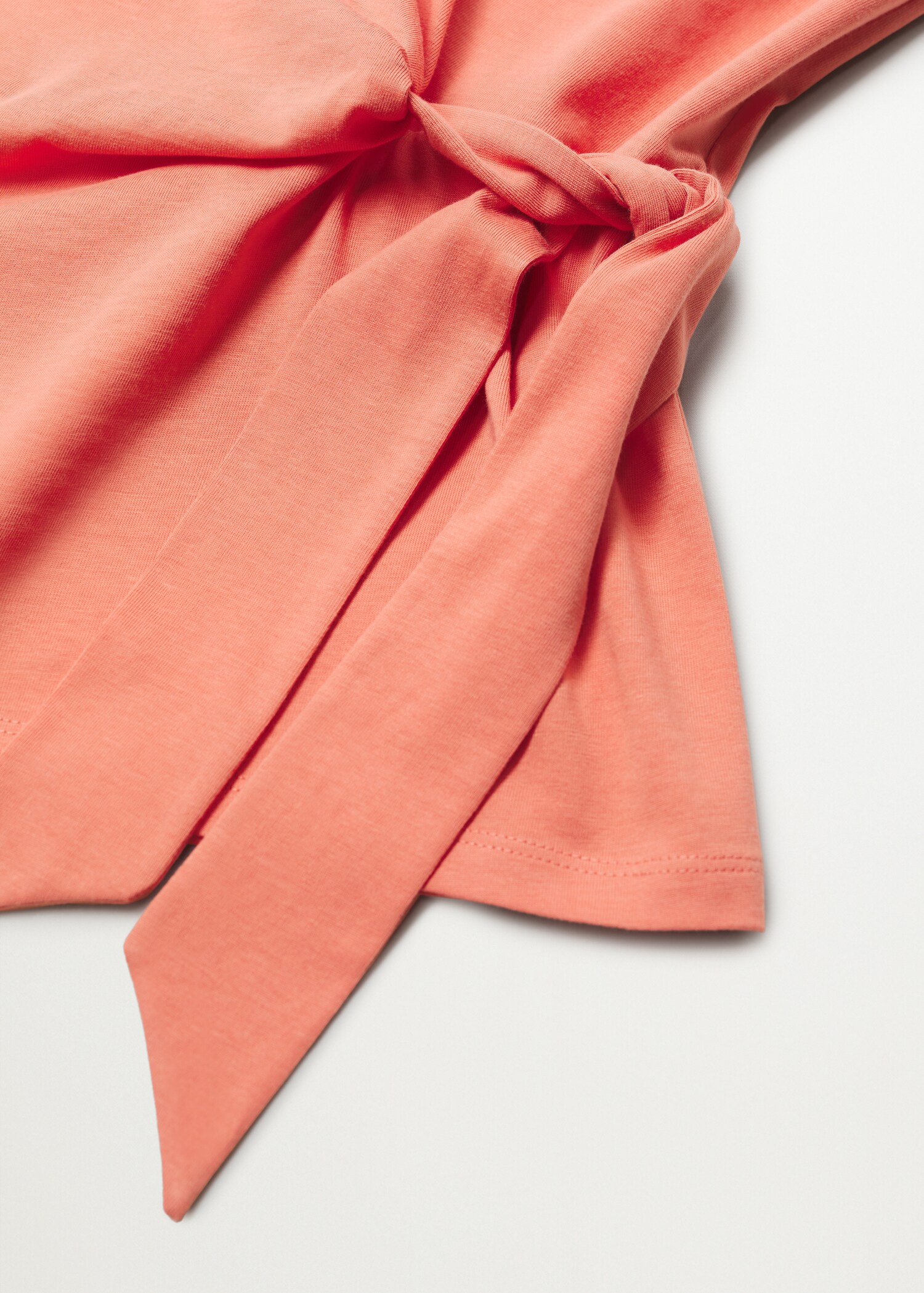 T-Shirt aus recycelter Baumwolle mit Knoten - Detail des Artikels 8