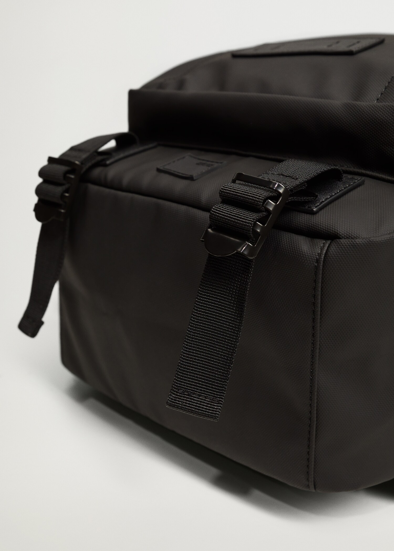 Multifunctional contrasting backpack - Details of the article 3