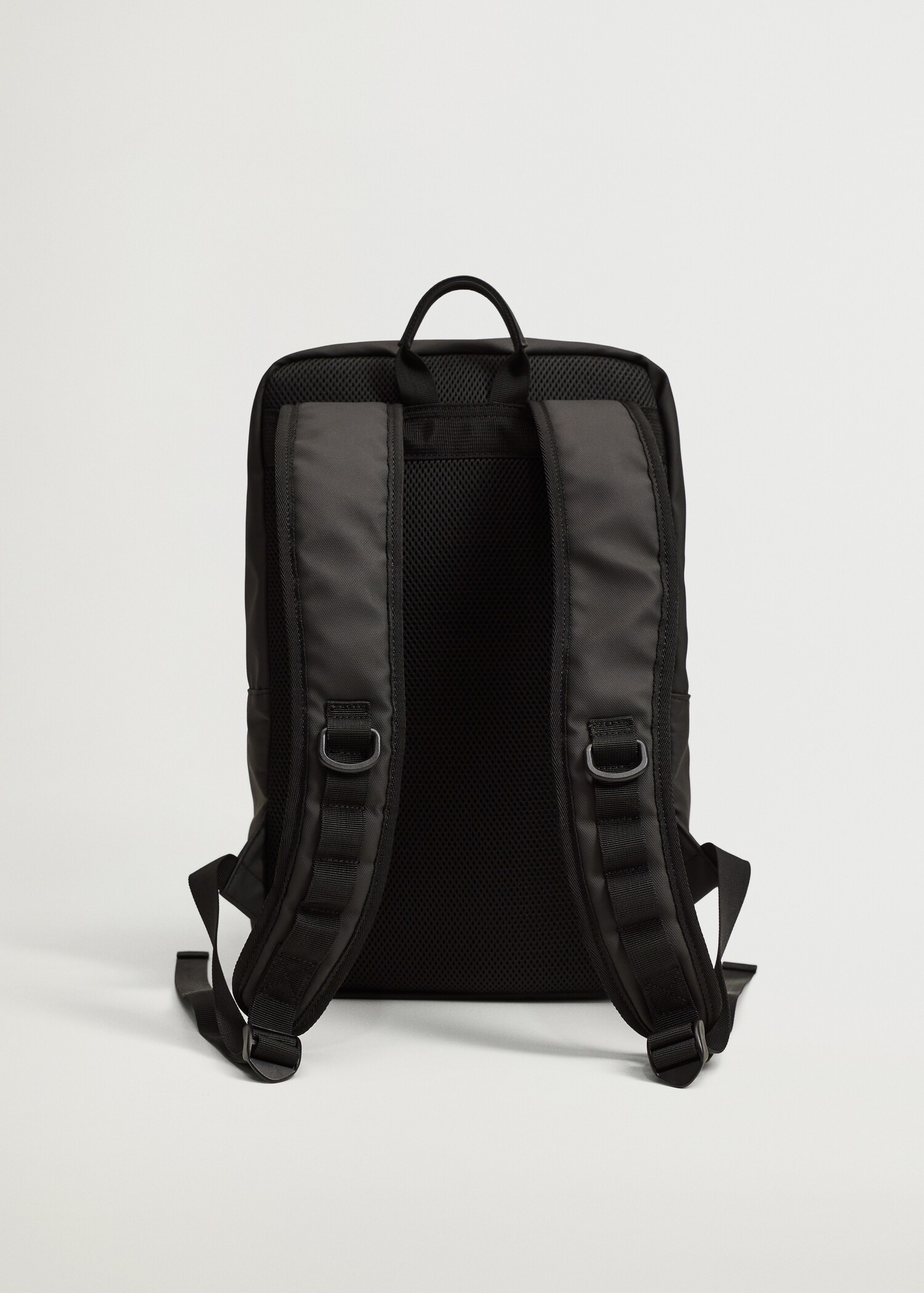 Multifunctional contrasting backpack - Details of the article 4