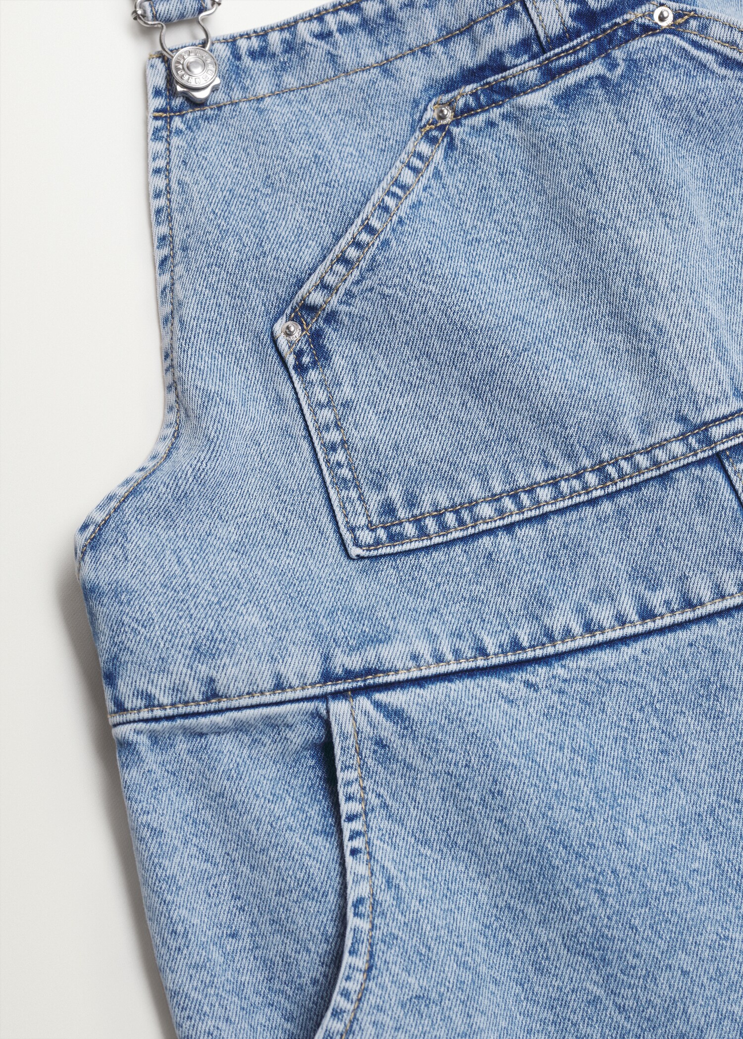 Kurze Jeanslatzhose - Detail des Artikels 8