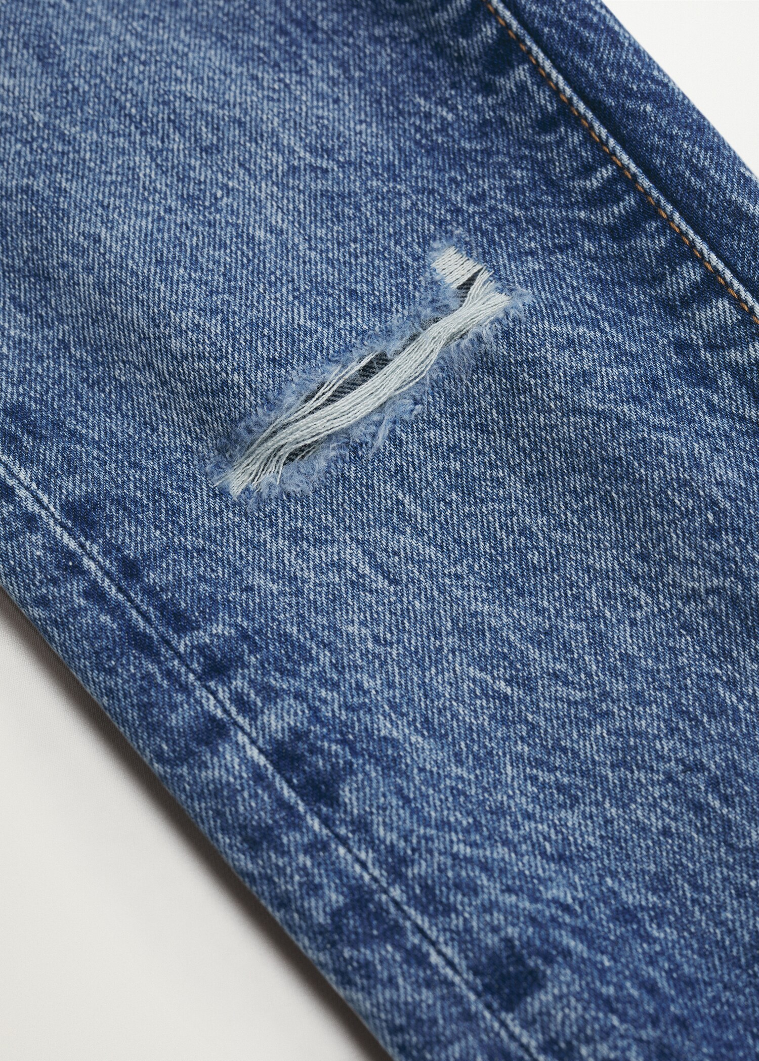Džíny regular fit s dekorativním roztrháním - Detail zboží 8
