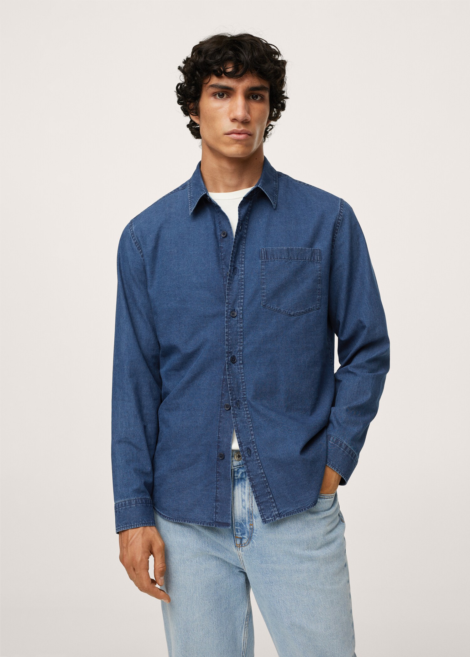Regular Fit-Jeanshemd mit Tasche - Mittlere Ansicht