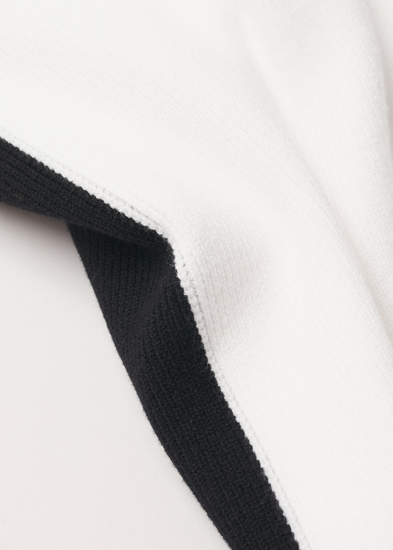 Dvojbarevný úpletový svetr - Detail zboží 8