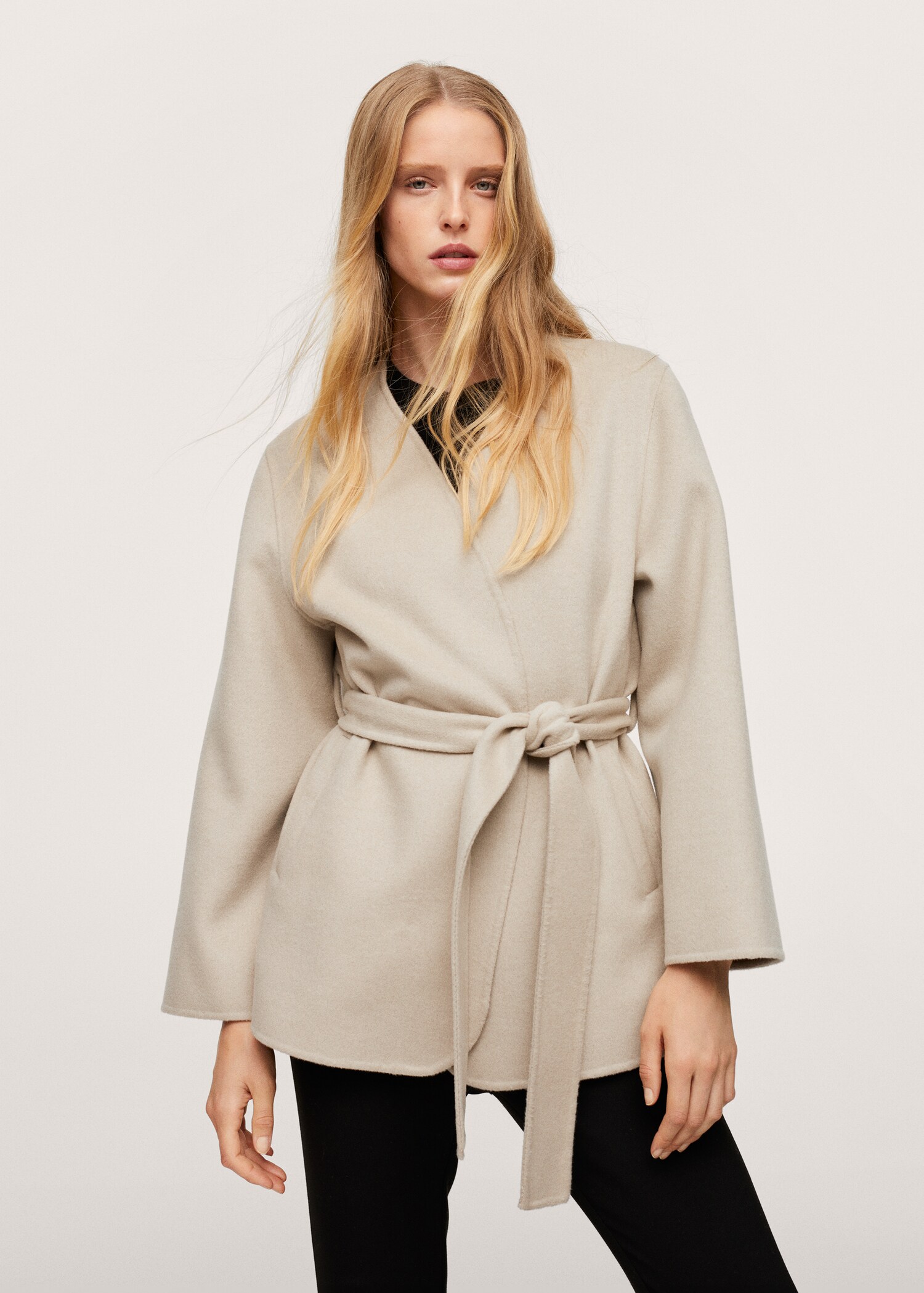 Veste faite main ceinture - Plan moyen