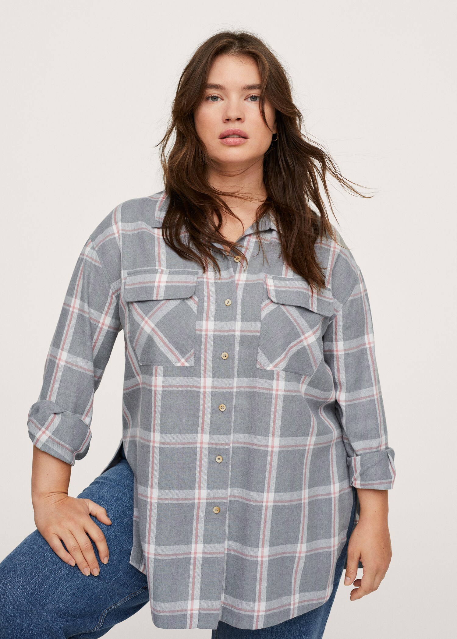 Camisa cuadros bolsillos - Plano medio