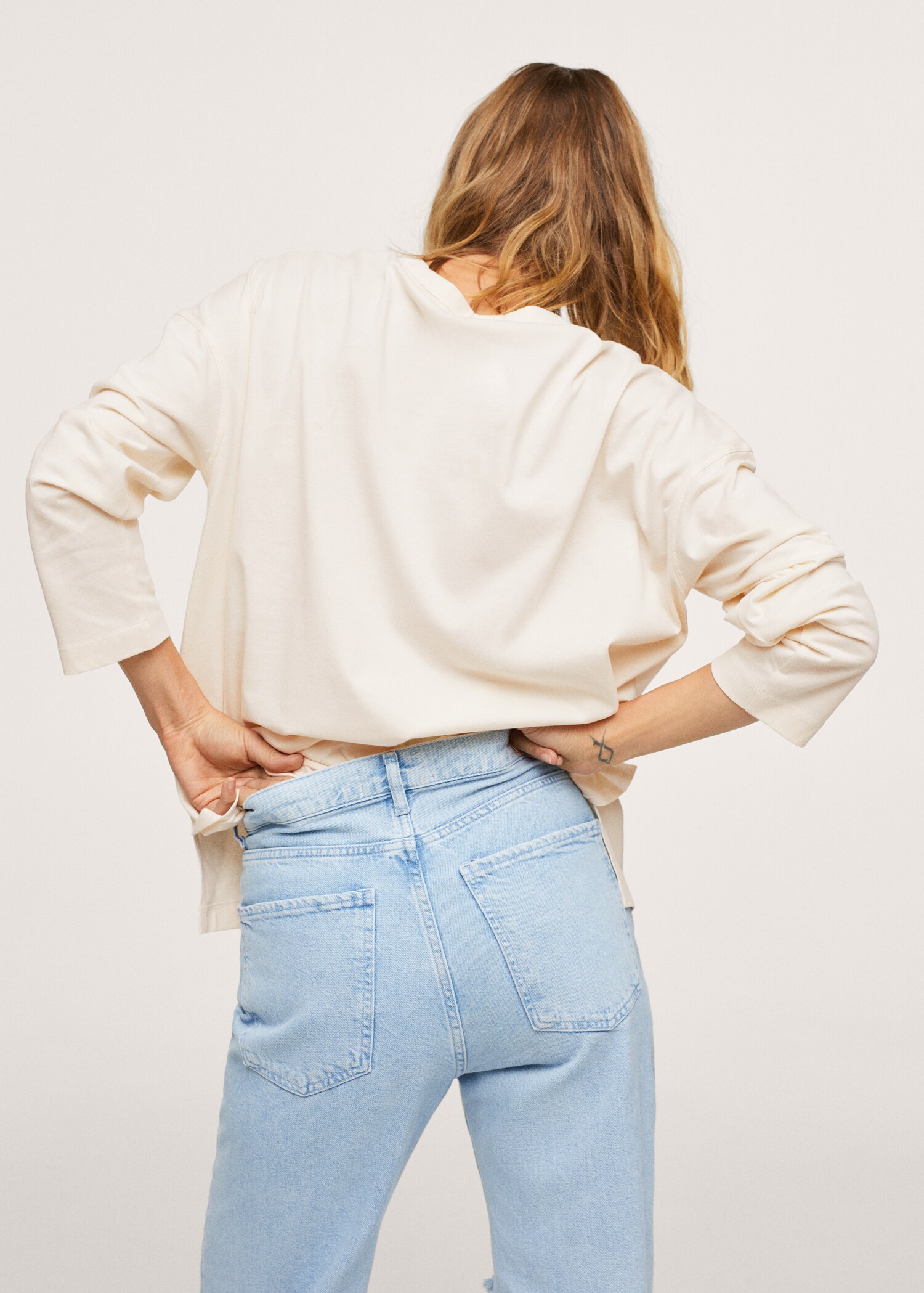 Oversized long-sleeved t-shirt - Reverse of the article