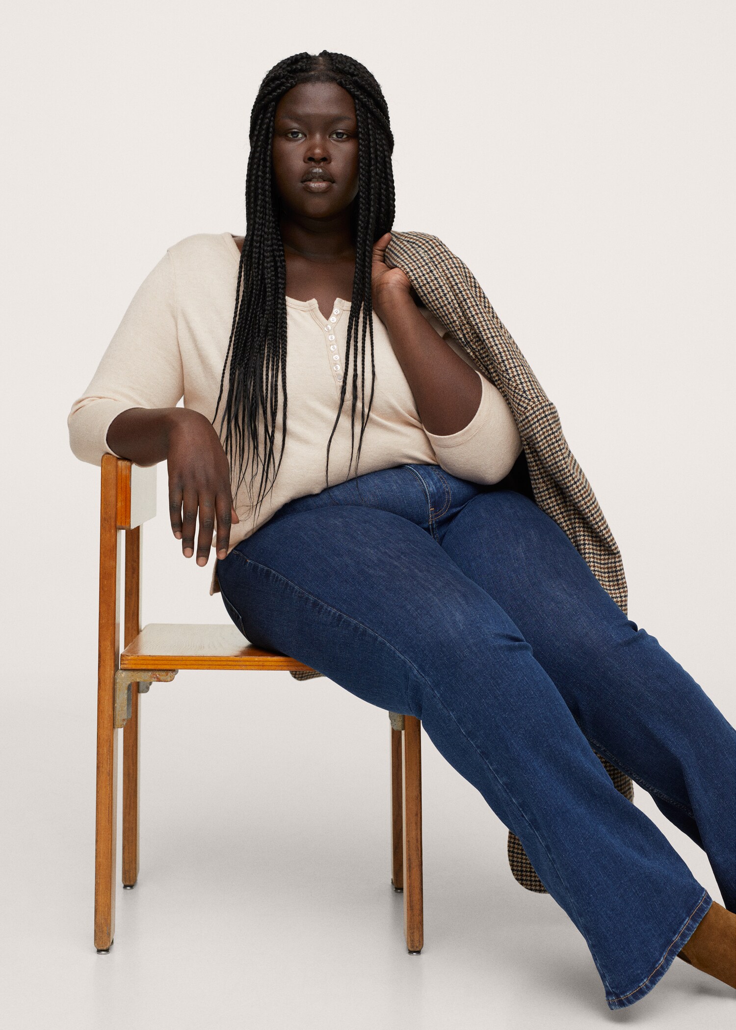 Buttoned long sleeve t-shirt - Details of the article 2