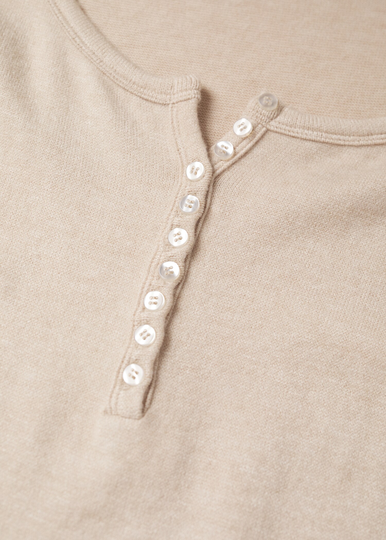 Buttoned long sleeve t-shirt - Details of the article 8