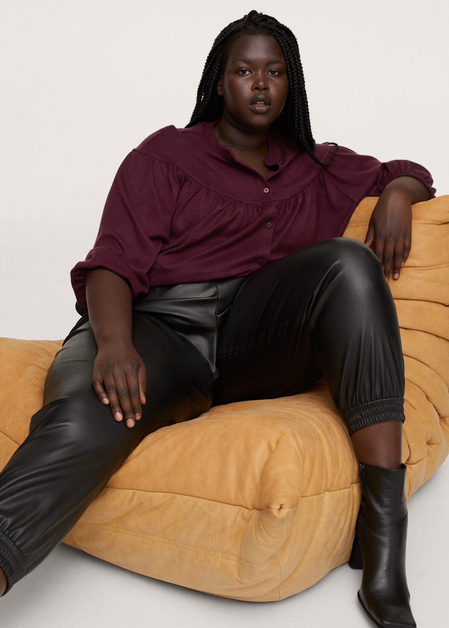 Buttoned long sleeve t-shirt - Details of the article 3