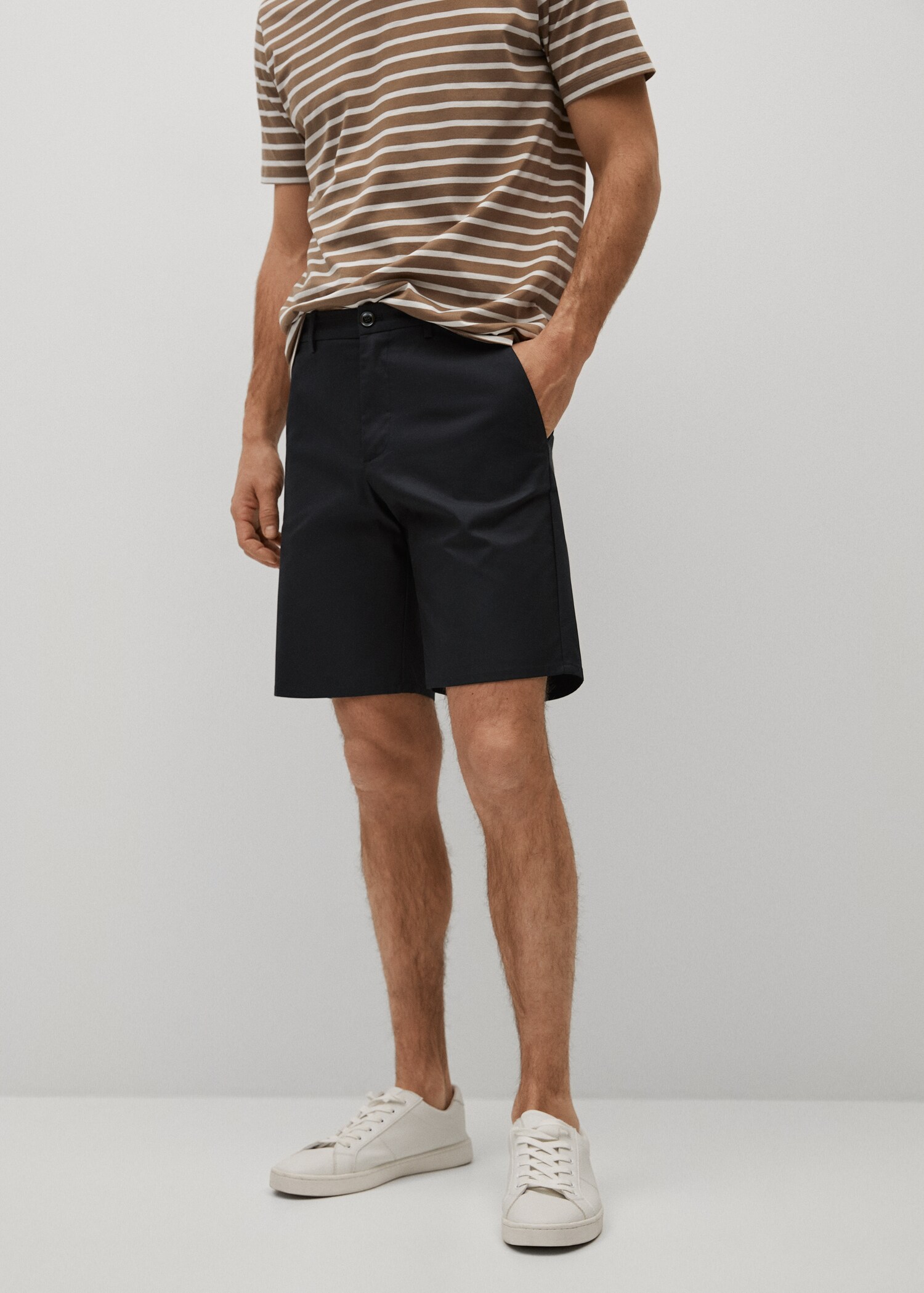 Bavlněné bermudy chino slim fit - Náhled ve středové rovině