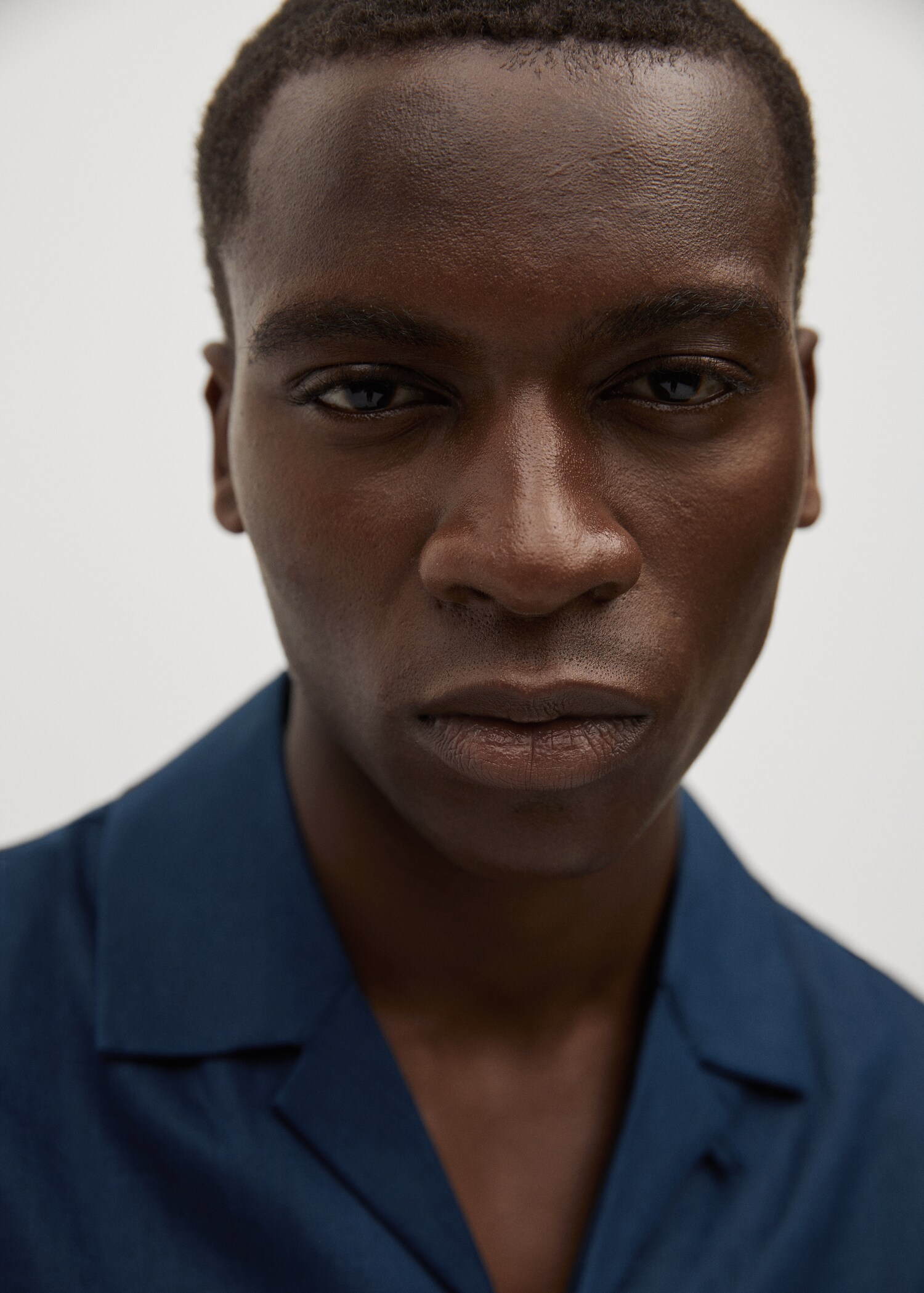Breathable linen bowling shirt - Details of the article 1