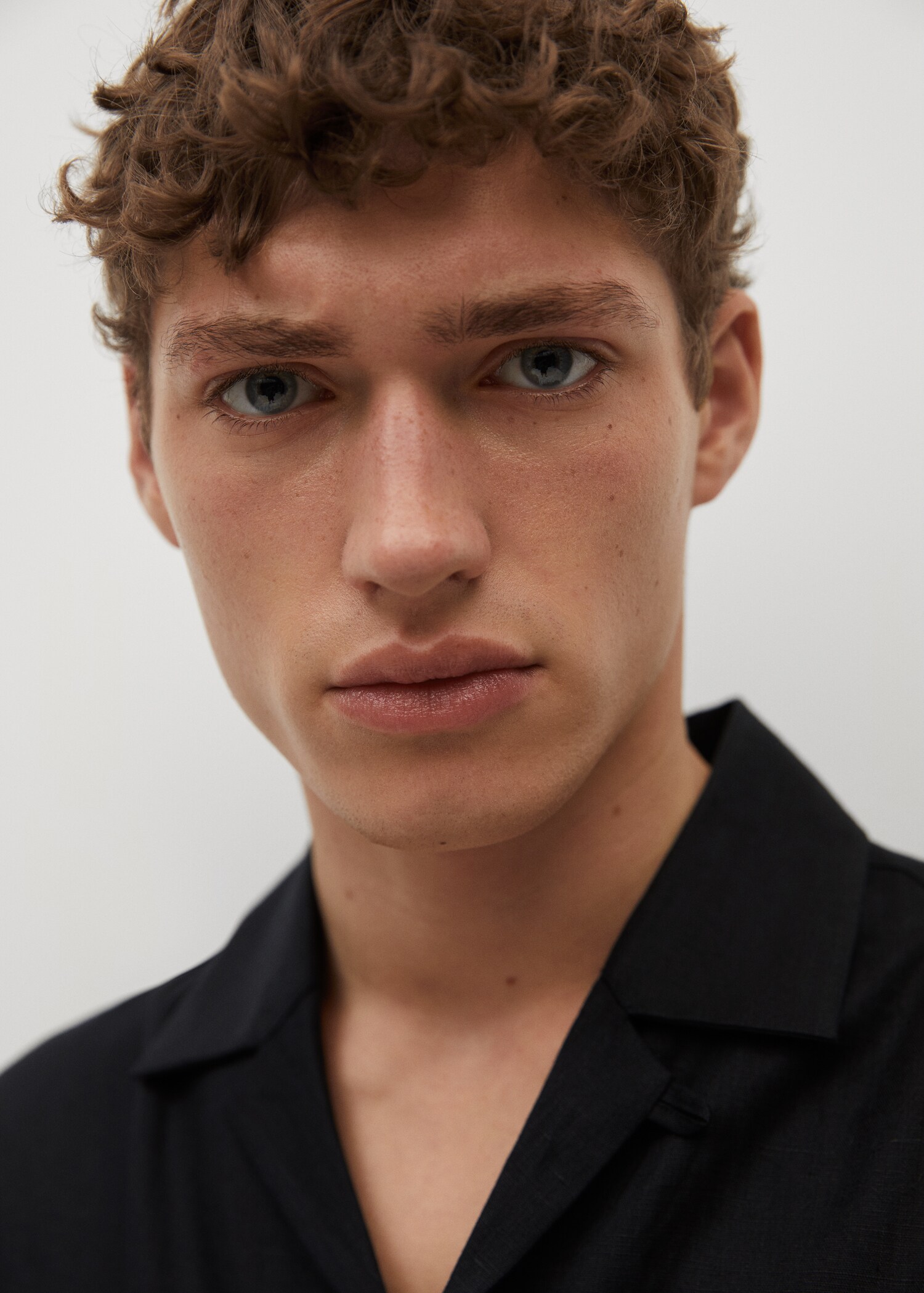 Breathable linen bowling shirt - Details of the article 1