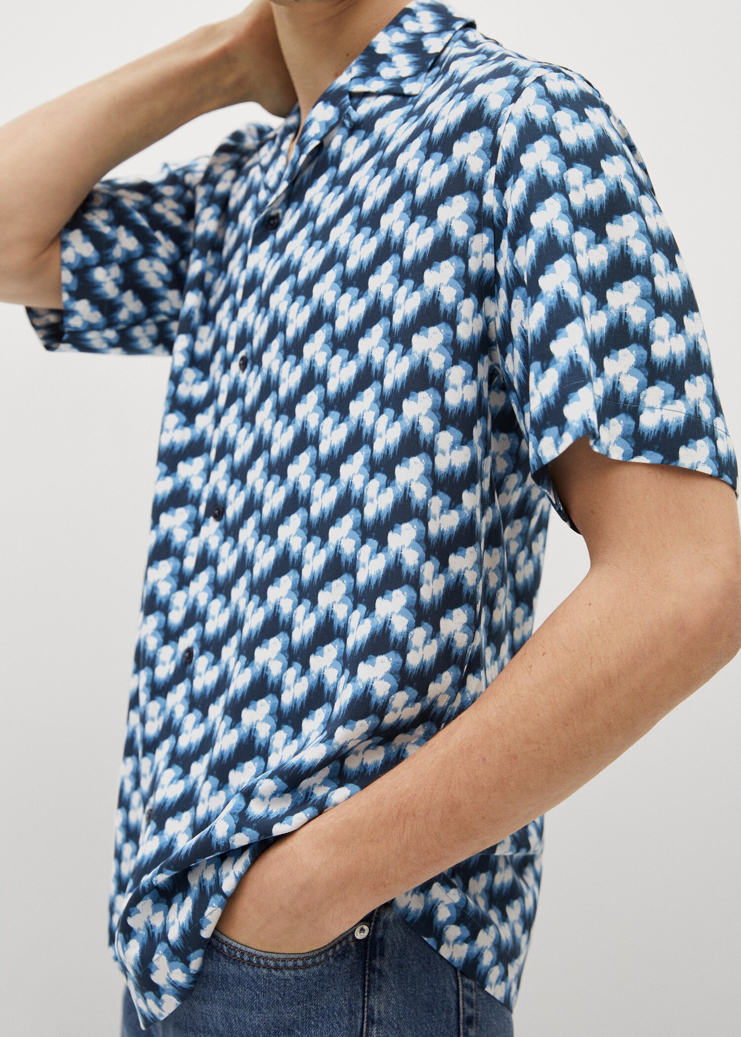 Camisa regular fit fluida estampada - Detalle del artículo 3