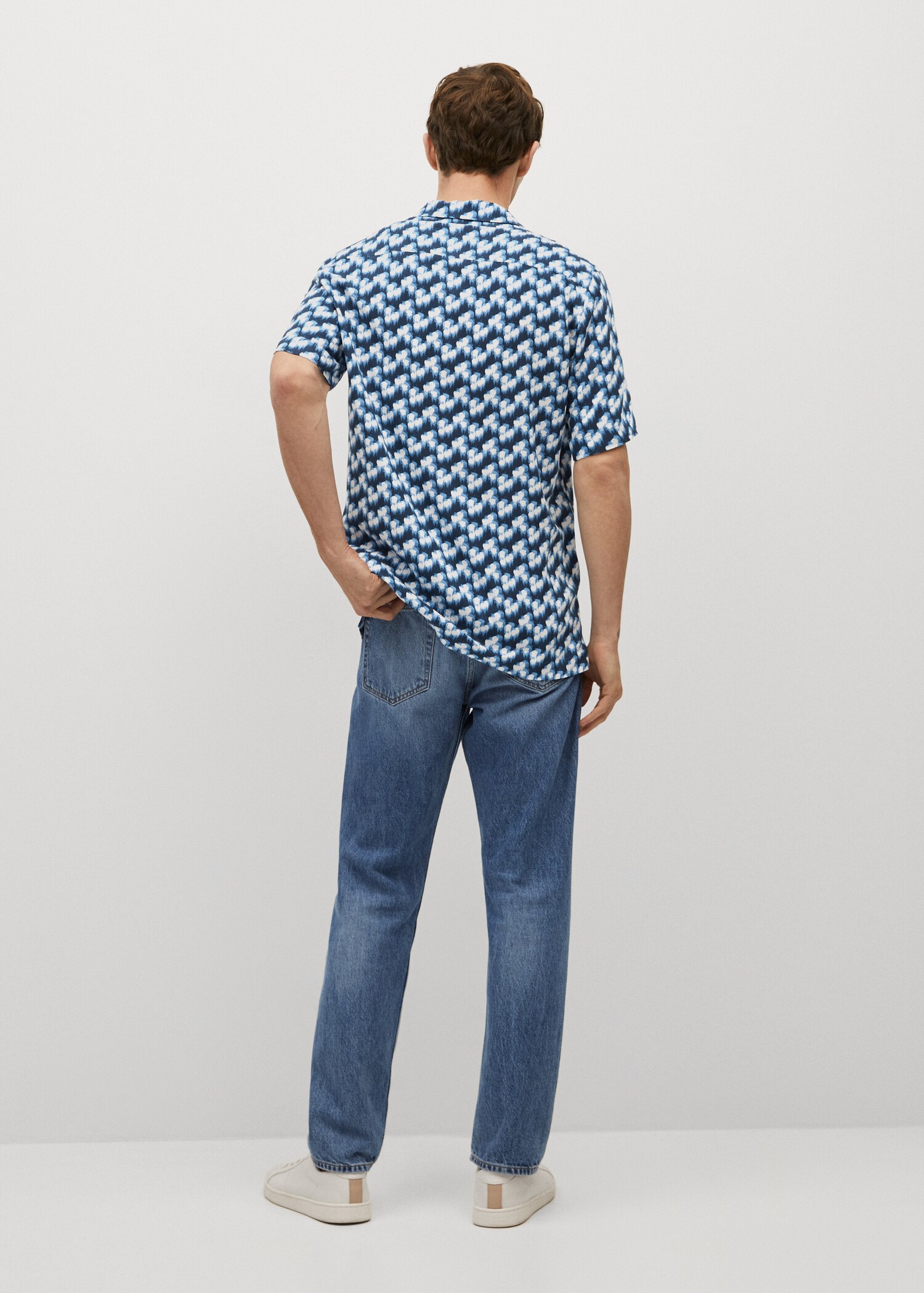 Camisa regular fit fluida estampada - Reverso del artículo