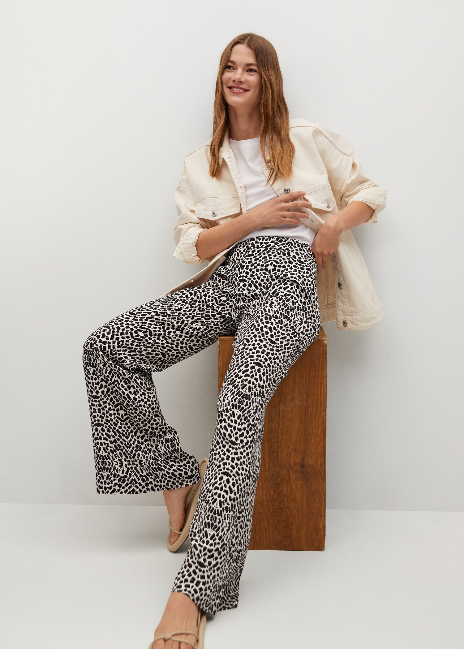 Printed straight trousers - Details of the article 2