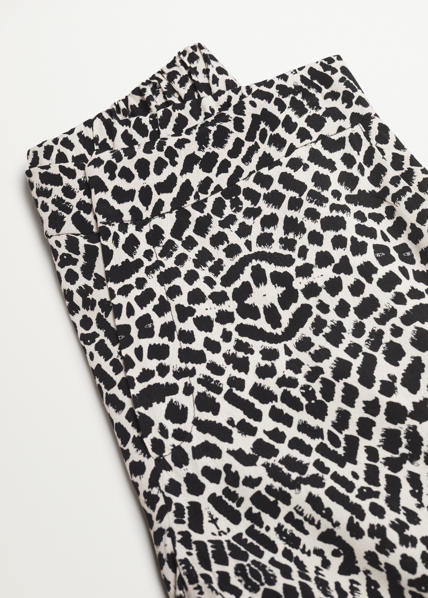 Printed straight trousers - Details of the article 8