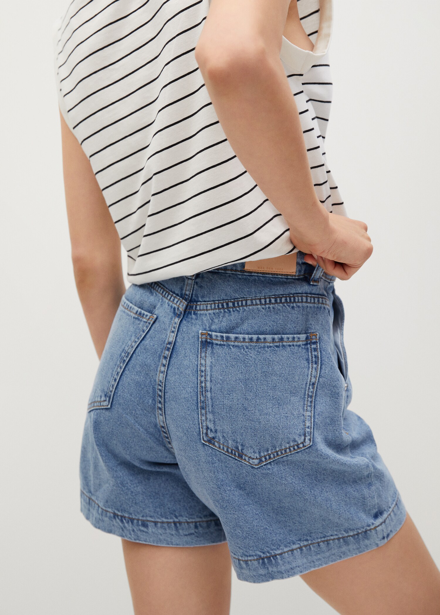Slouchy shorts met bandplooien - Detail van het artikel 1