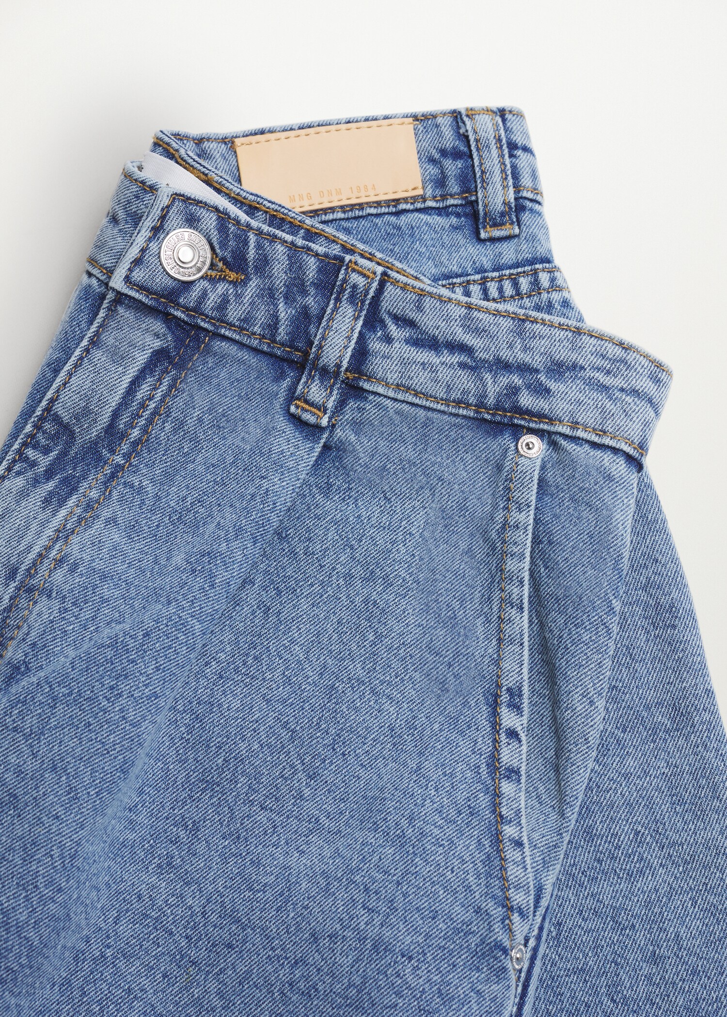 Slouchy shorts met bandplooien - Detail van het artikel 8