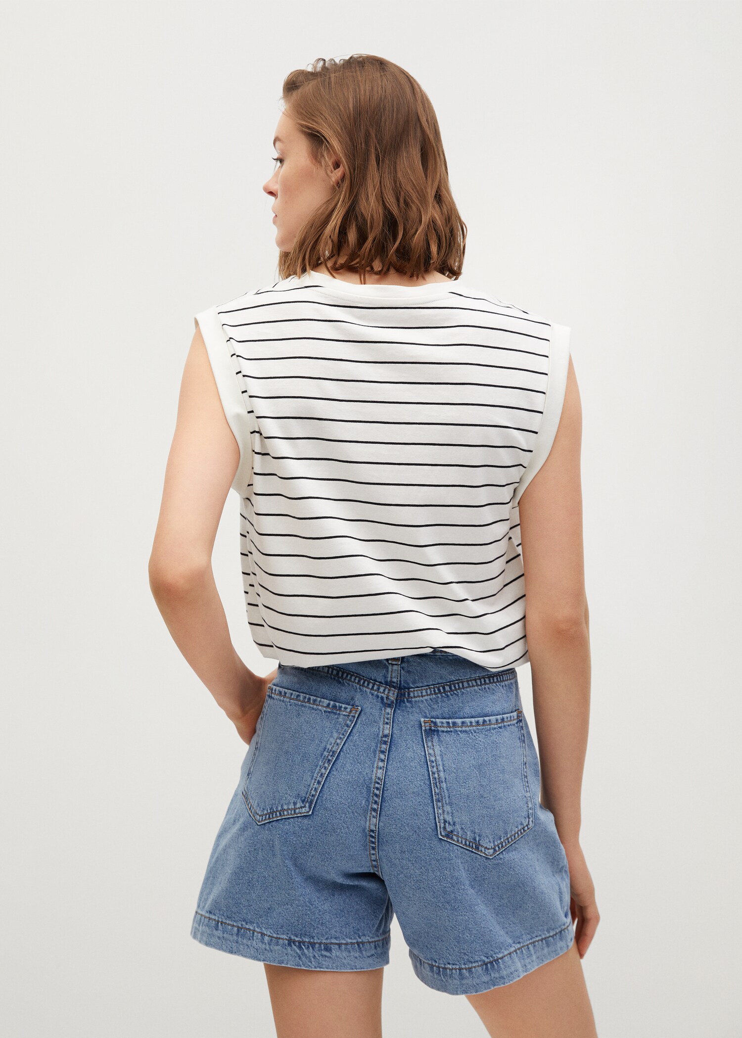 Slouchy shorts met bandplooien - Achterkant van het artikel