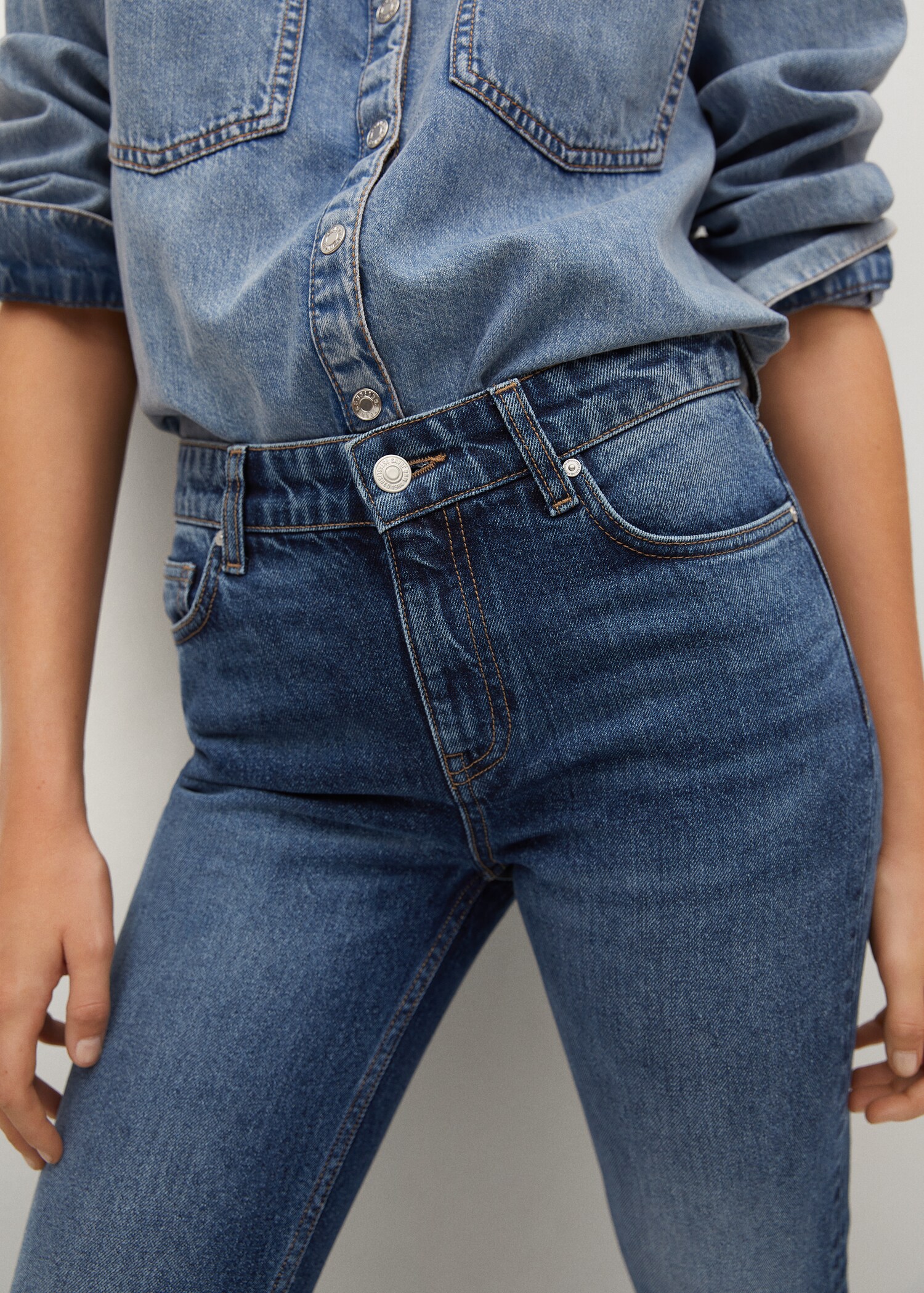 Side slit slim jeans - Details of the article 2