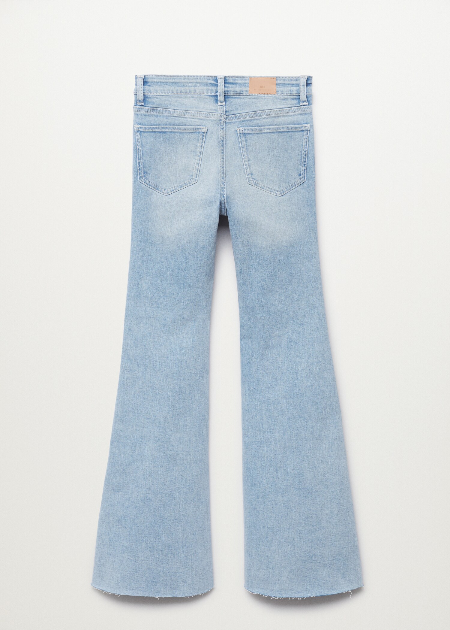 Jeans flare terminaciones deshilachadas - Reverso del artículo