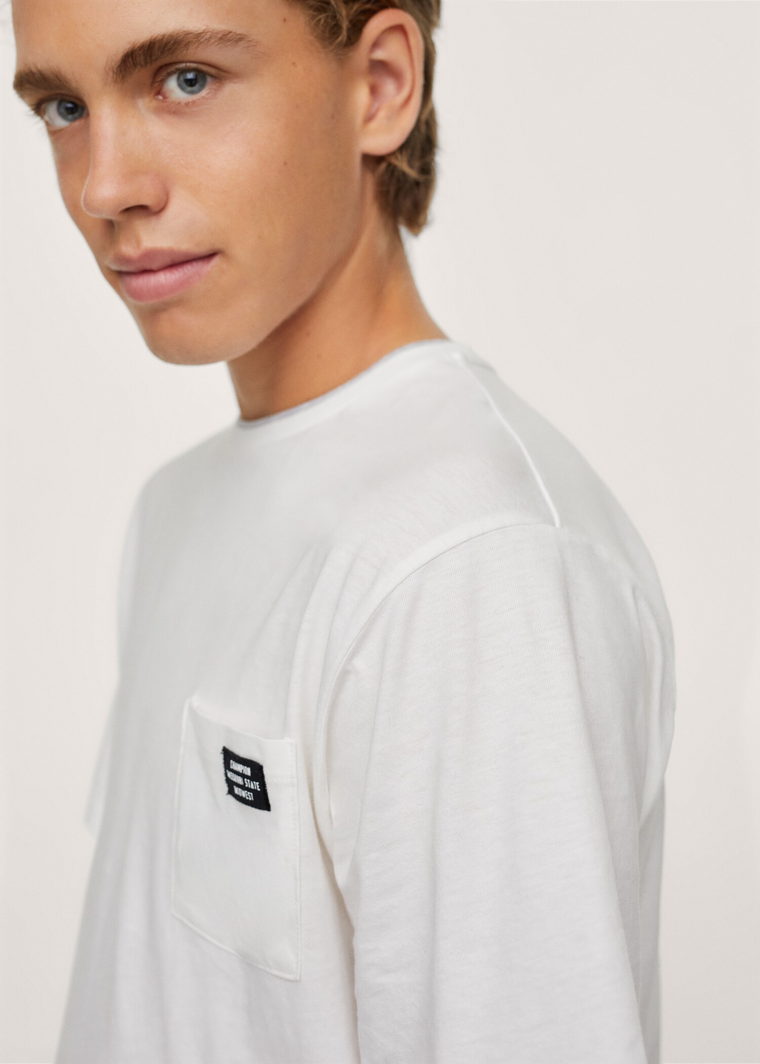 T-shirt coton poche - Plan moyen