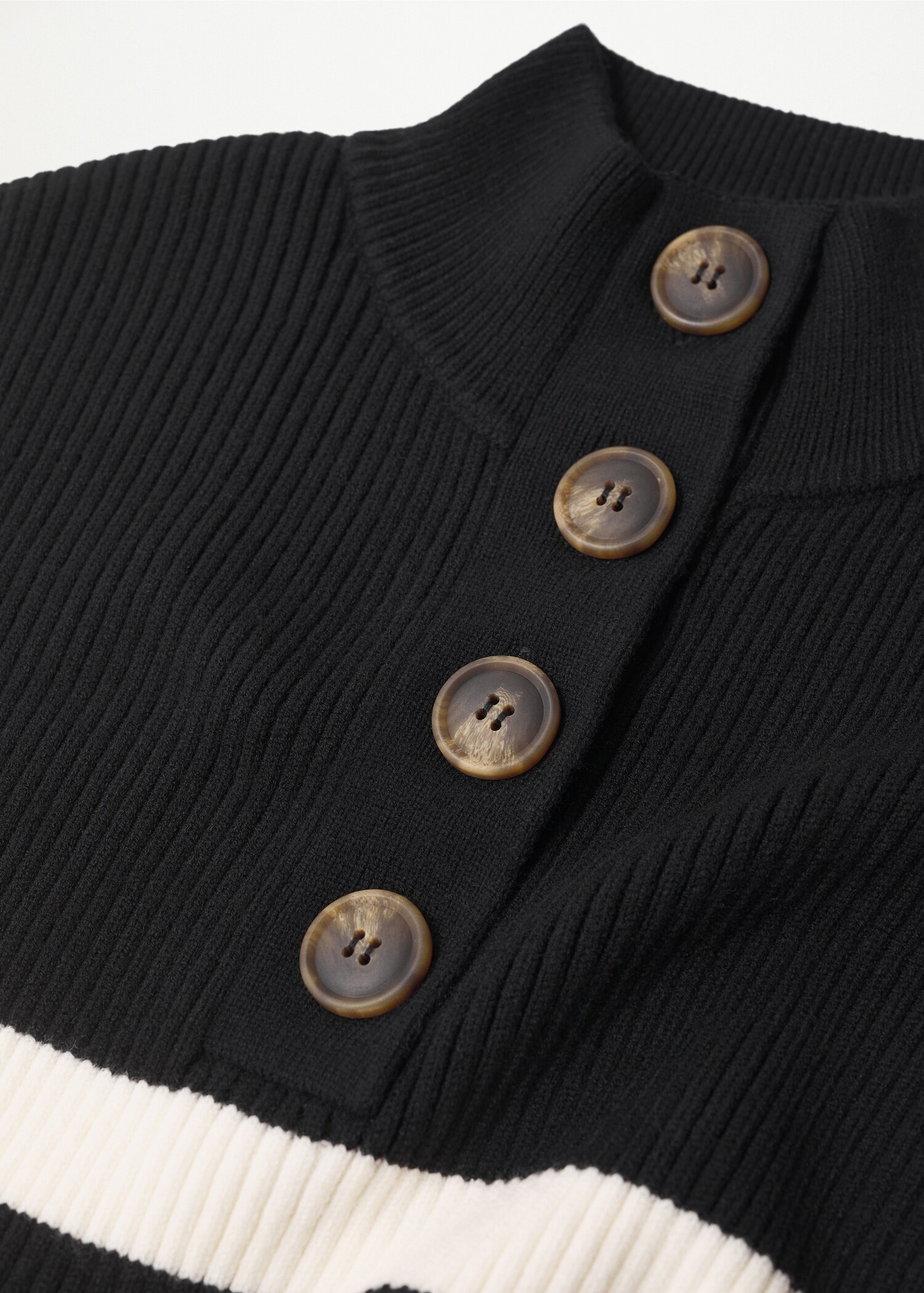 Chaleco punto cuello botones - Detalle del artículo 8