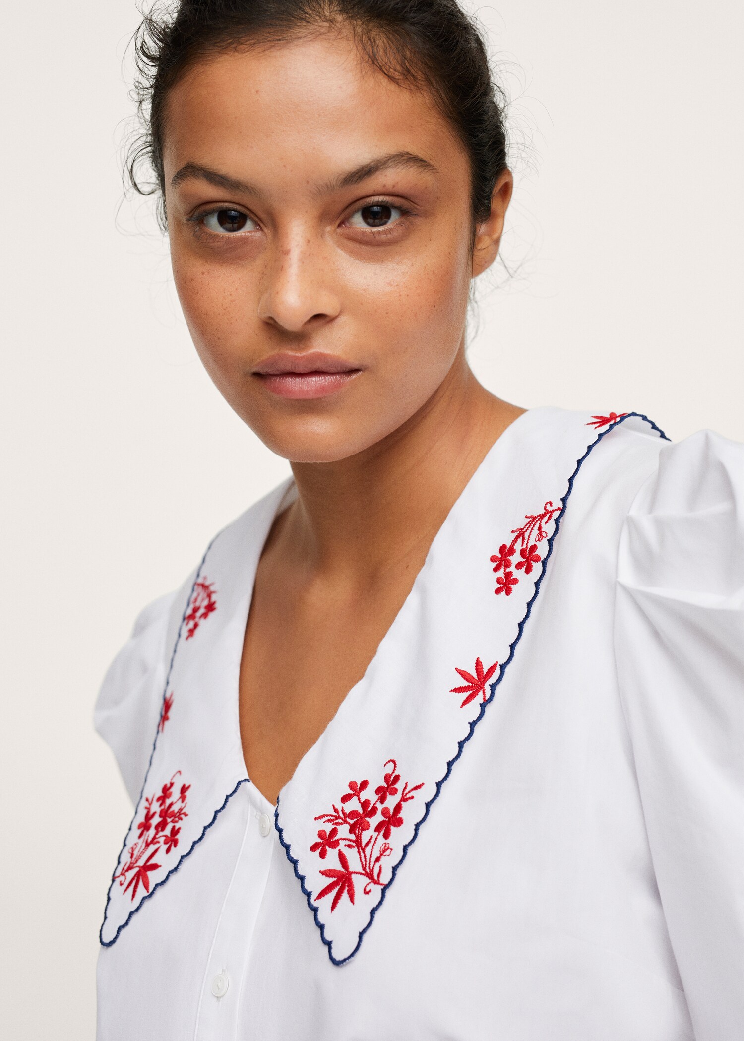 Embroidered cotton blouse - Details of the article 2