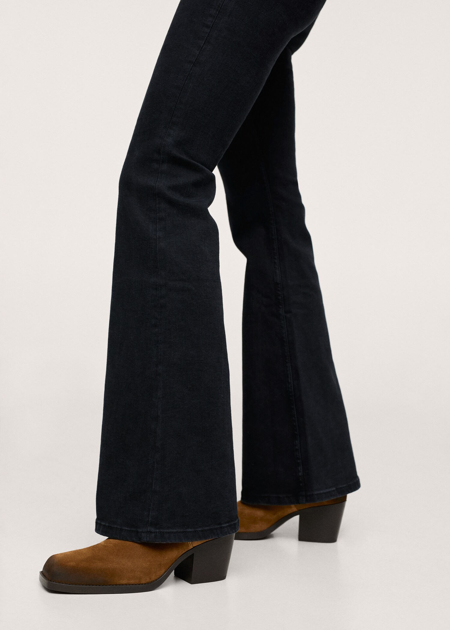 Mid-rise flared jeans - Details of the article 2