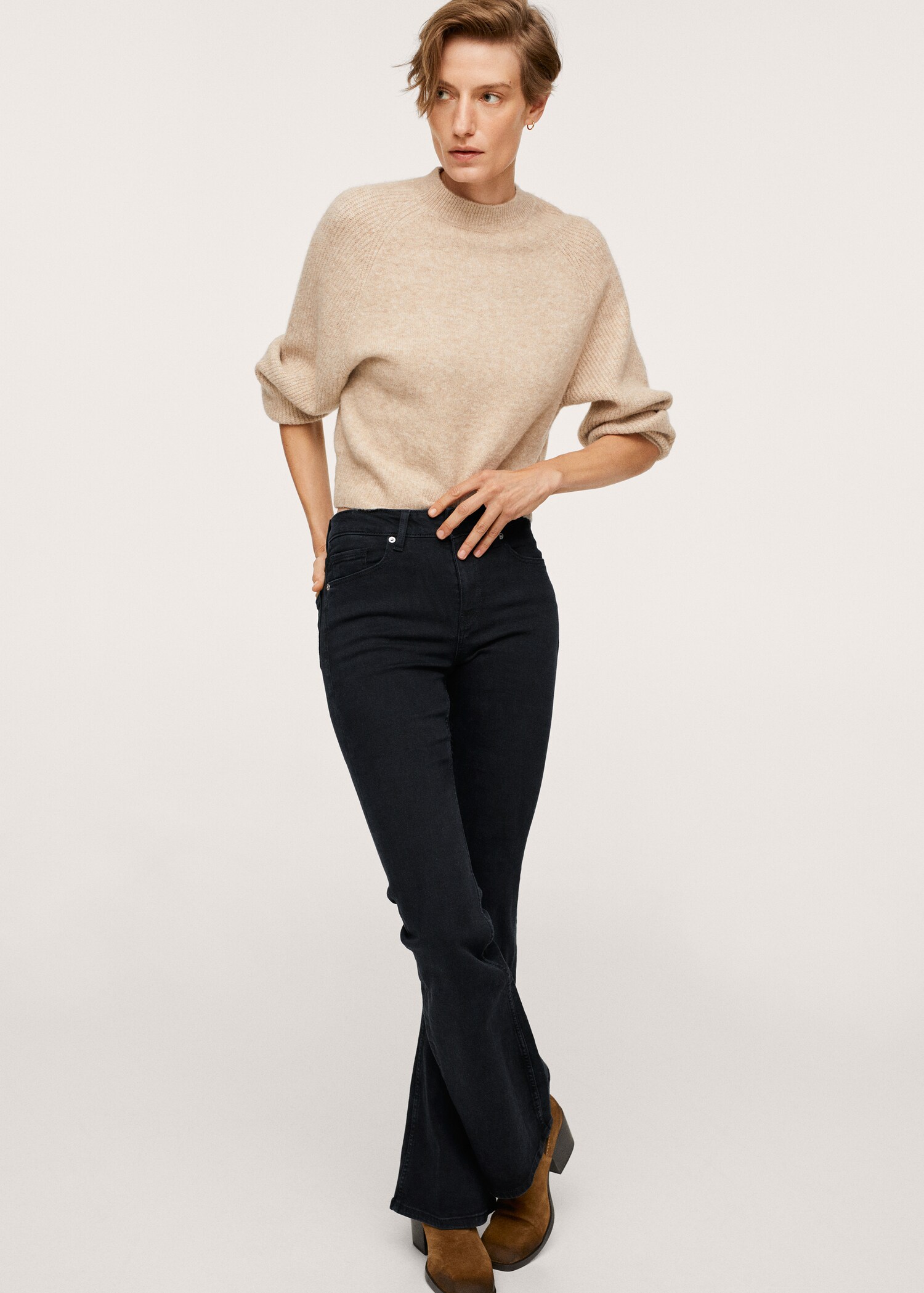 Mid-rise flared jeans - Details of the article 3