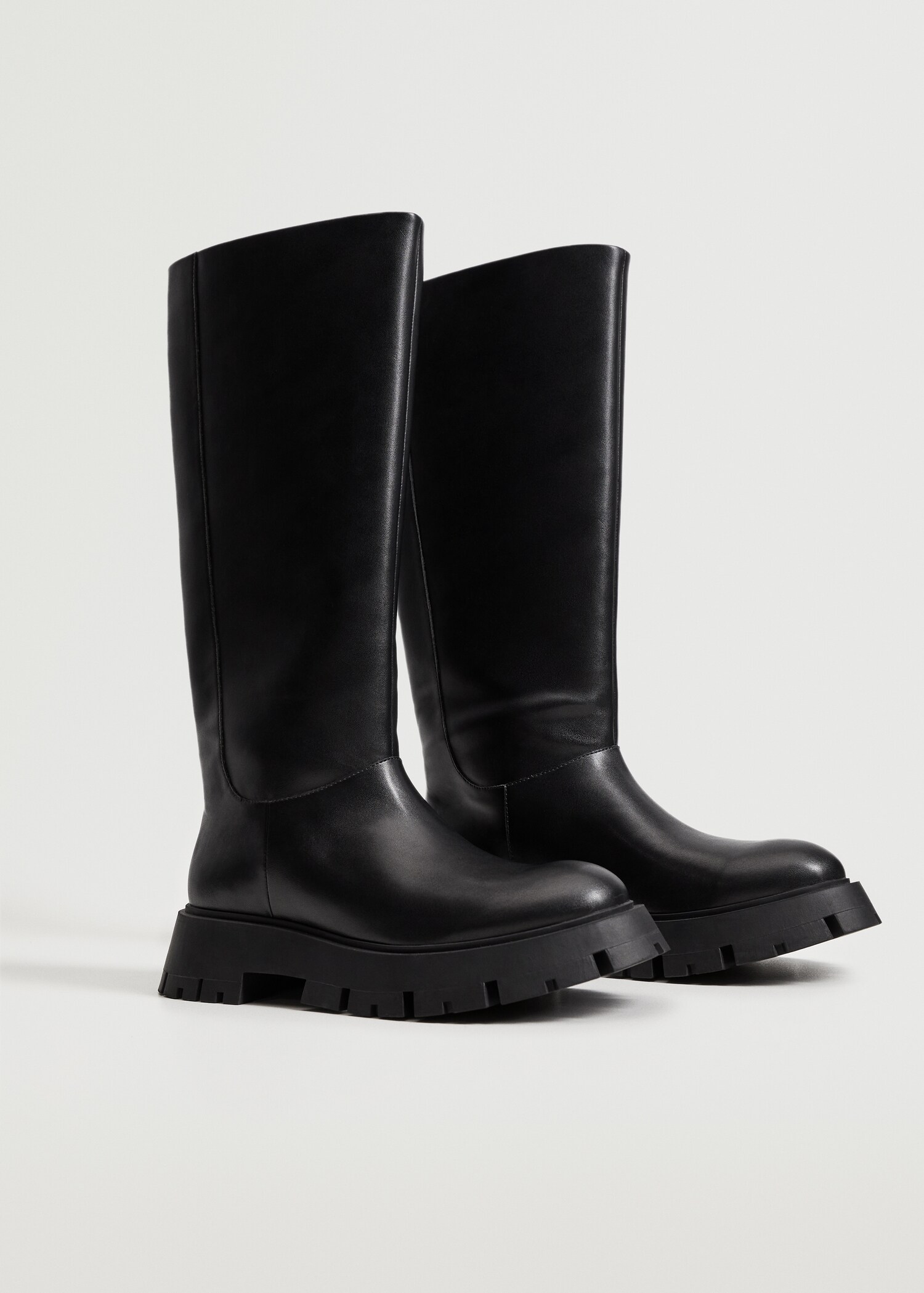 Bota alta suela track - Plano medio