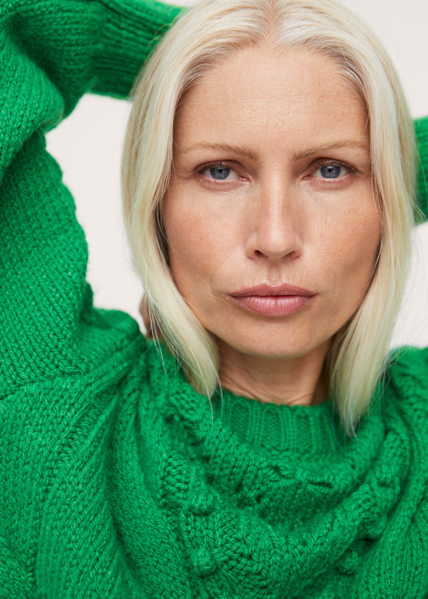 Contrasting knit sweater - Details of the article 1