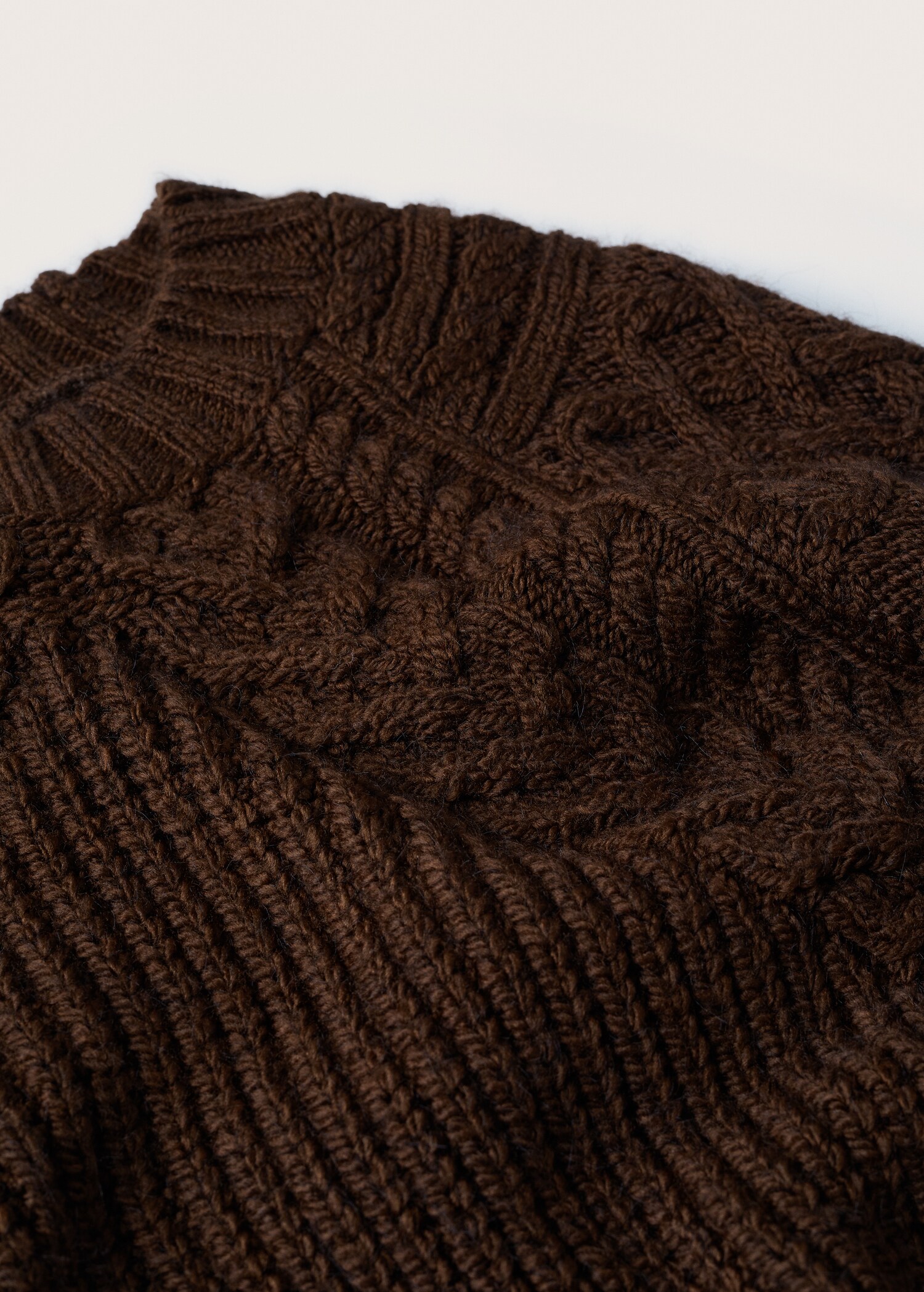 Contrasting knit sweater - Details of the article 8