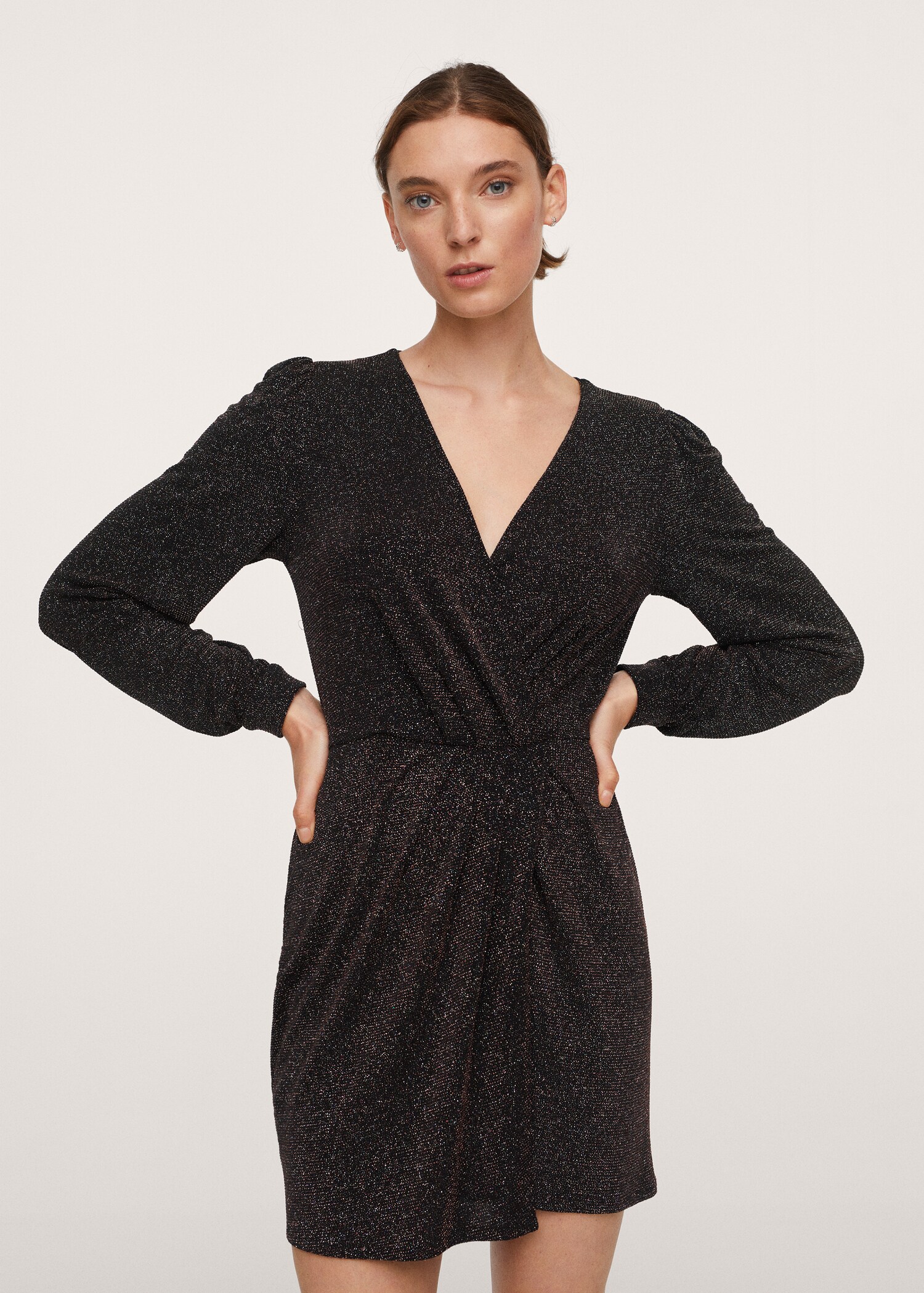 Vestido textura brillante - Plano medio