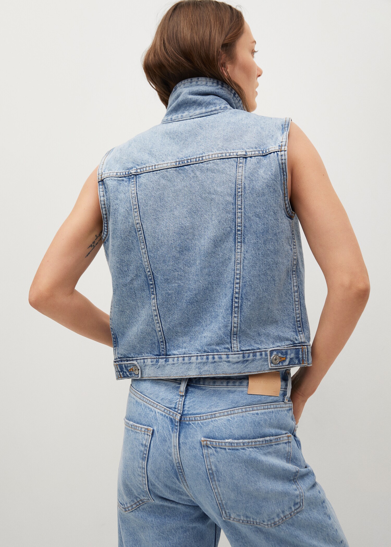 Chaleco denim bolsillos - Reverso del artículo
