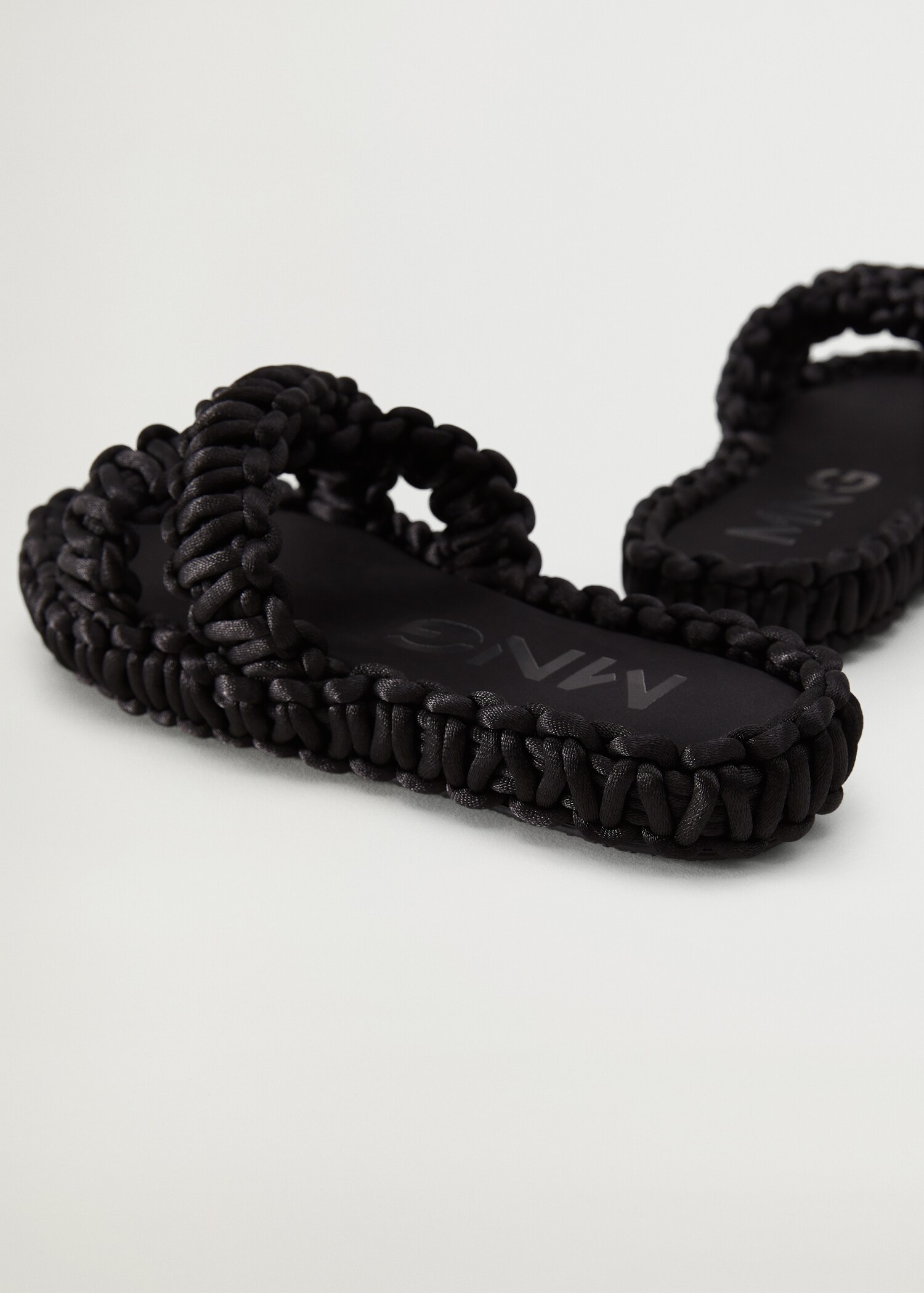 Fabric sandals with knots - Details of the article 2