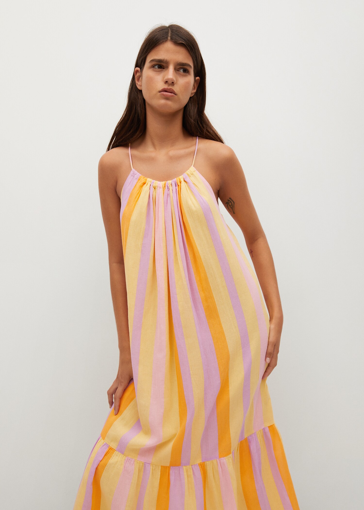 Vestido estampado volante - Plano medio
