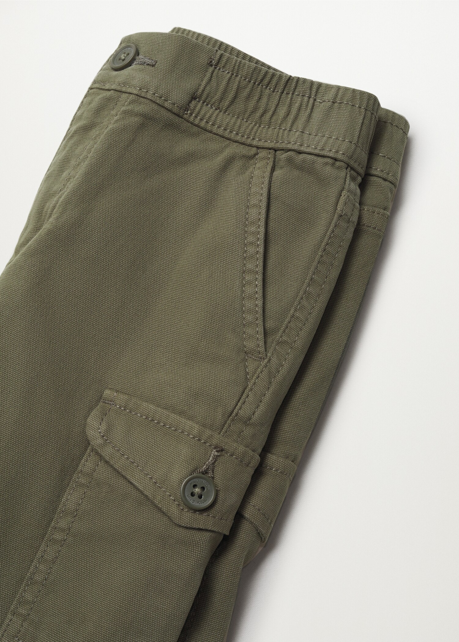 Cargo pockets Bermuda shorts - Details of the article 8
