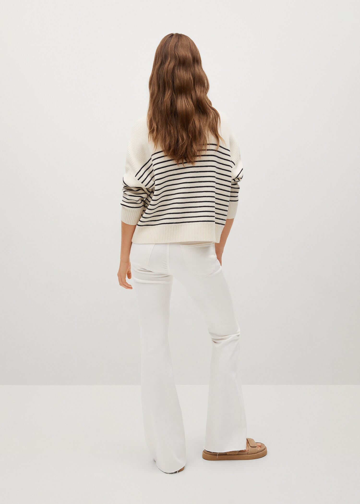 Mid-rise flared jeans - Reverse of the article