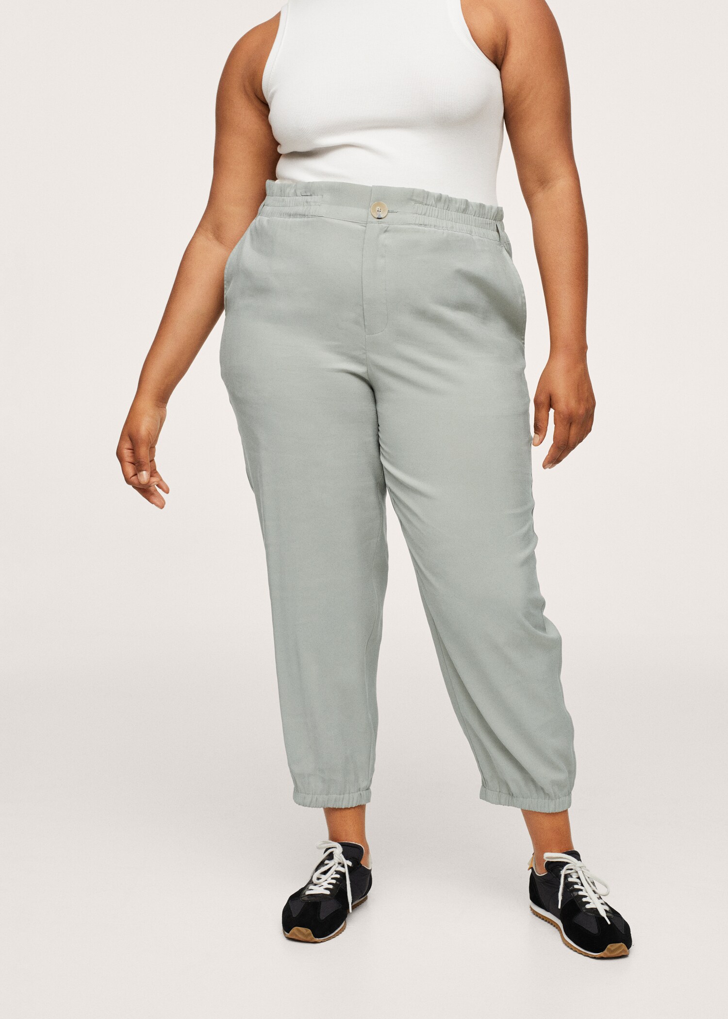 Pantalón jogger bolsillos - Plano medio