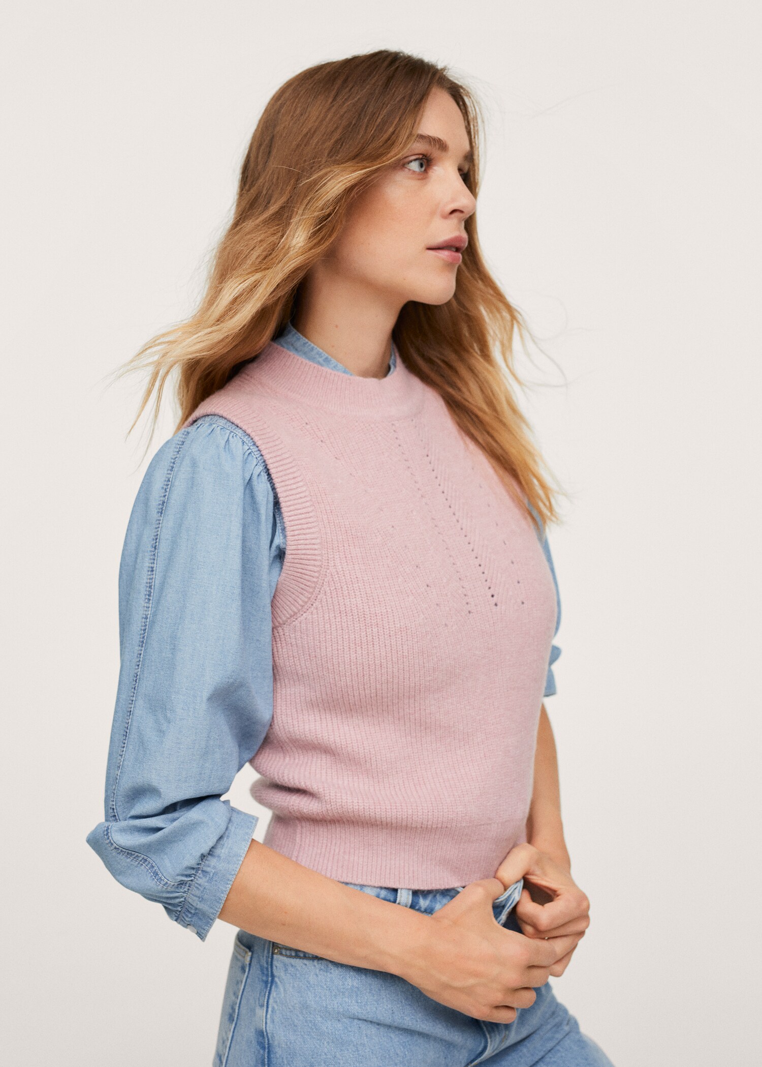 Contrasting knit gilet - Details of the article 1