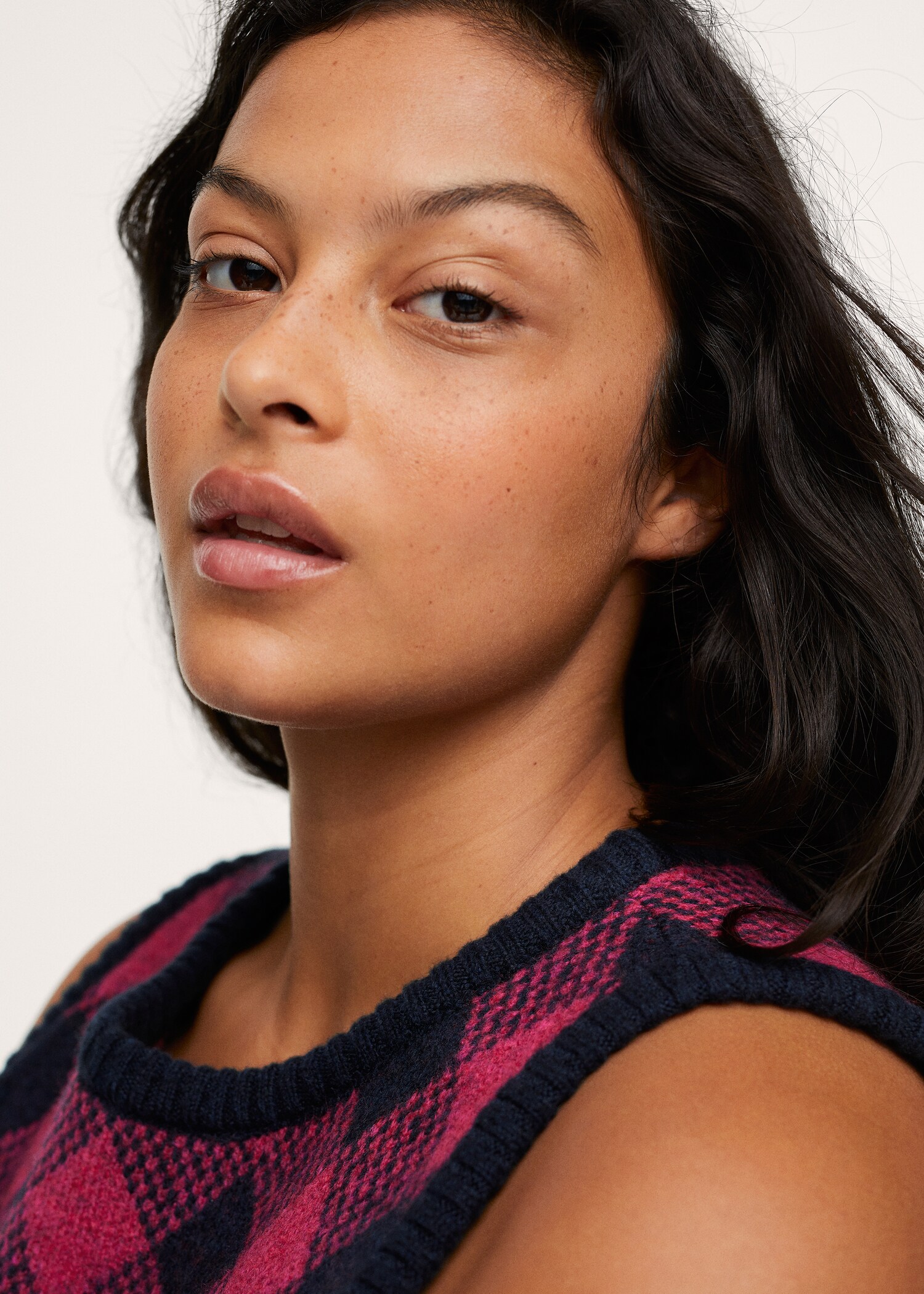Knitted gilet with print - Details of the article 1