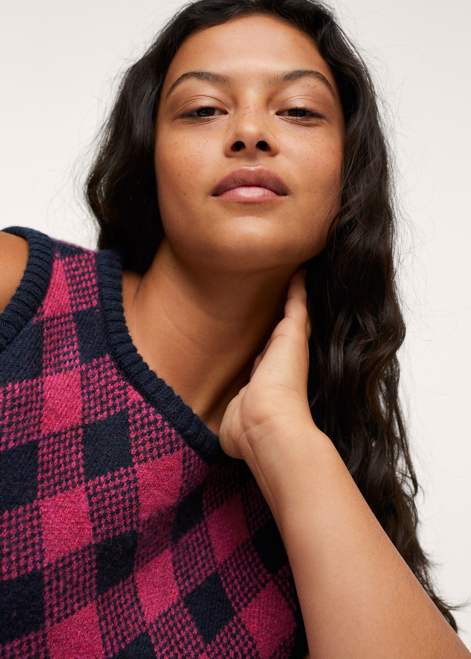 Knitted gilet with print - Details of the article 2