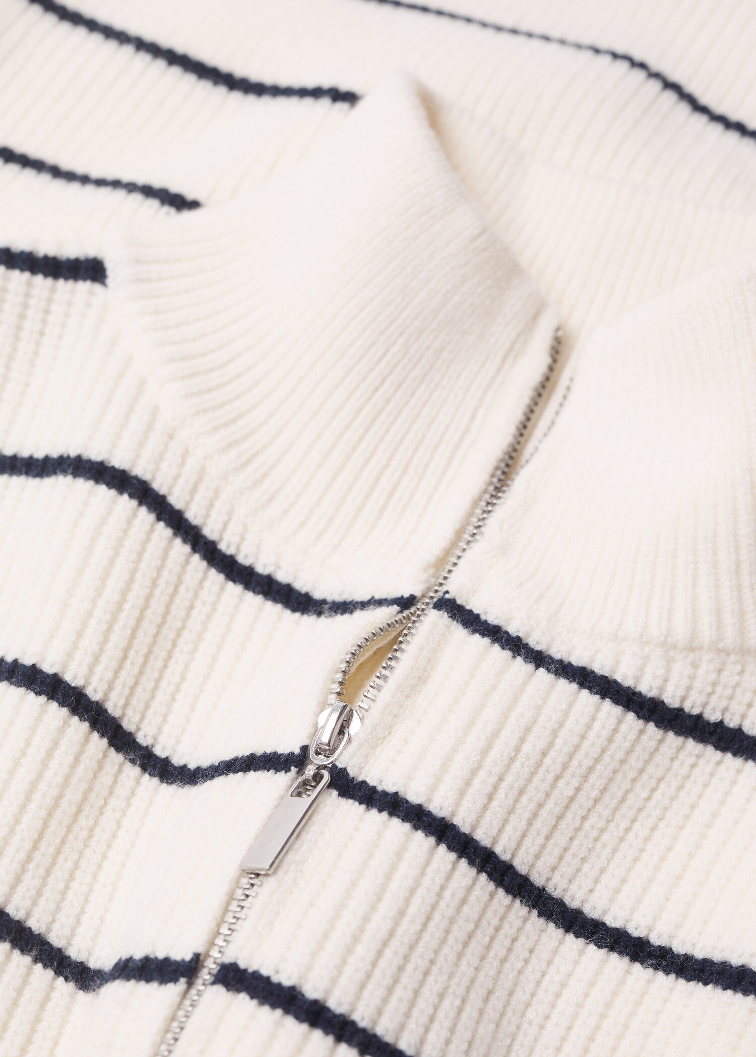Striped knitted gilet - Details of the article 8