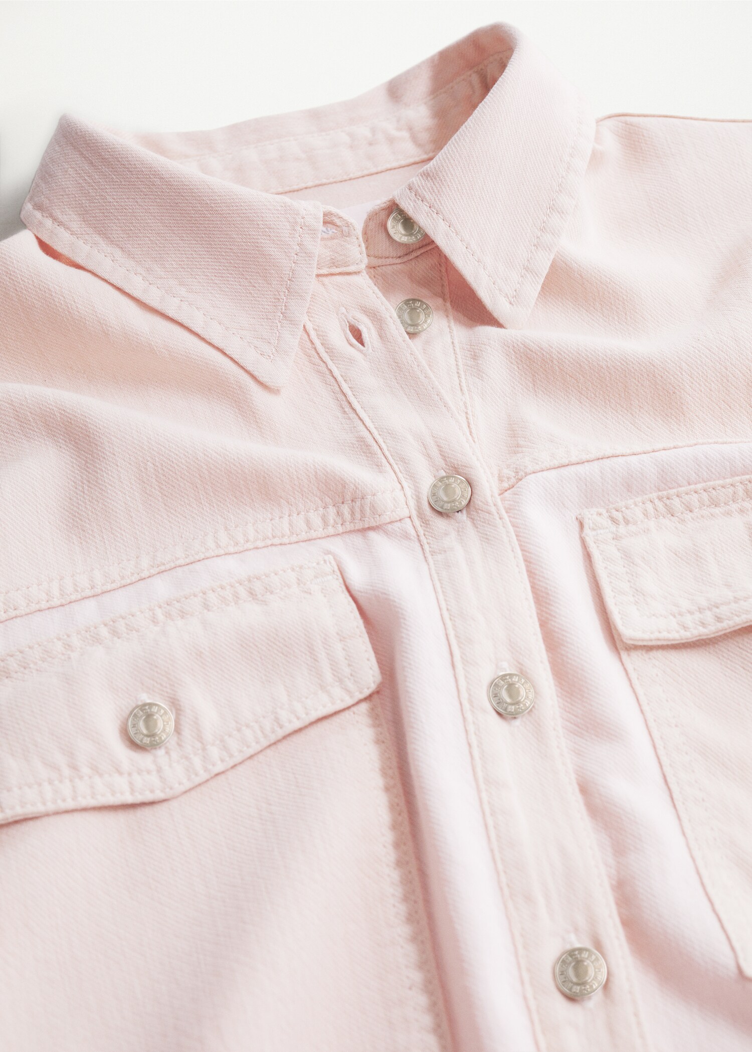 Contrasted pocketed shirt - Details of the article 8